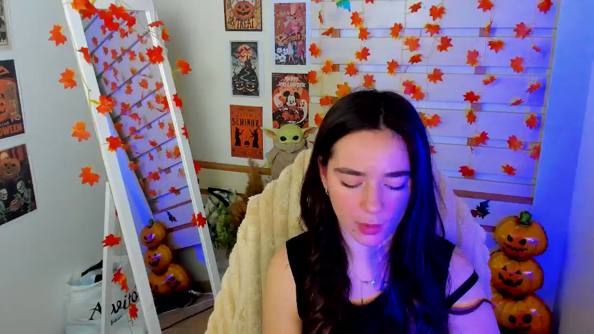 Gallery image thumbnail from KiraLove's myfreecams stream on, 11/13/2025, 12:12 image 14 of 20
