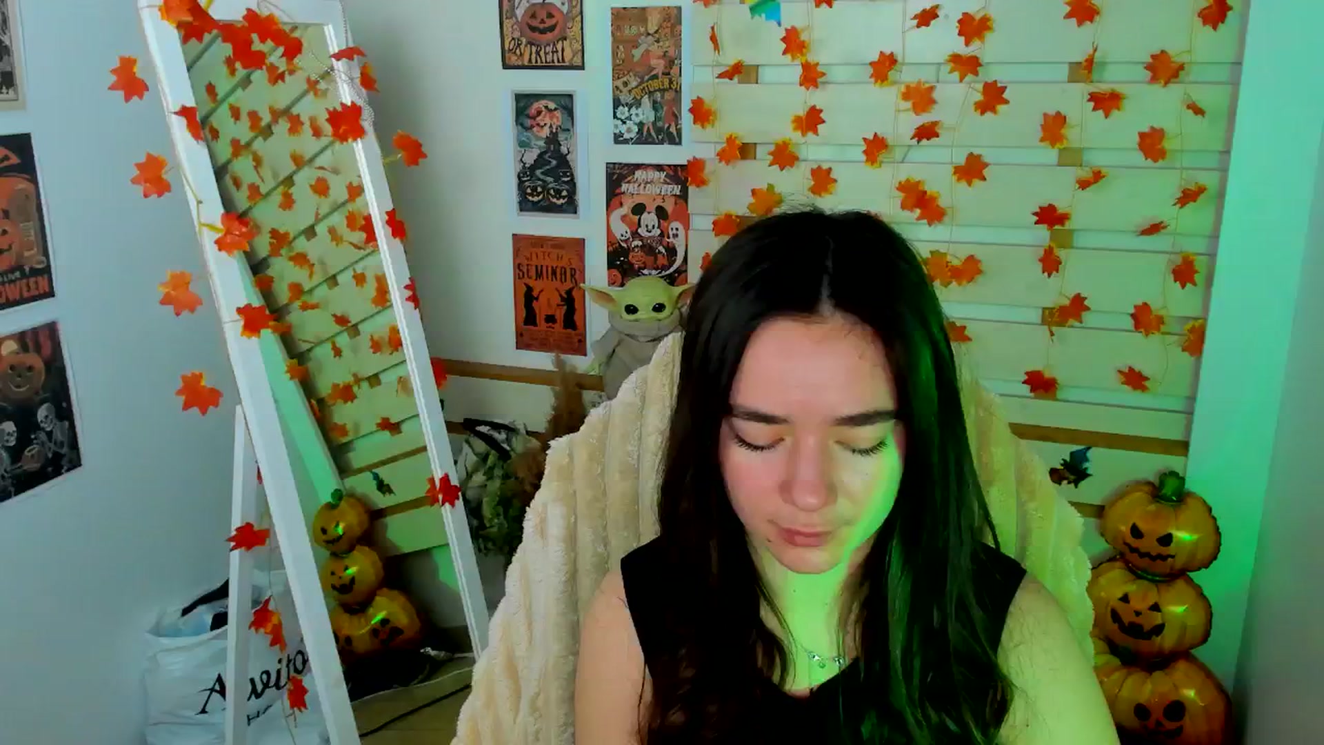 Gallery image thumbnail from KiraLove's myfreecams stream on, 11/13/2025, 12:12 image 5 of 20