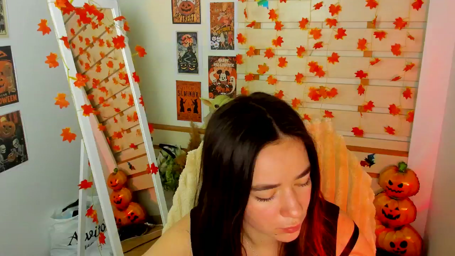 Gallery image thumbnail from KiraLove's myfreecams stream on, 11/13/2025, 12:12 image 11 of 20