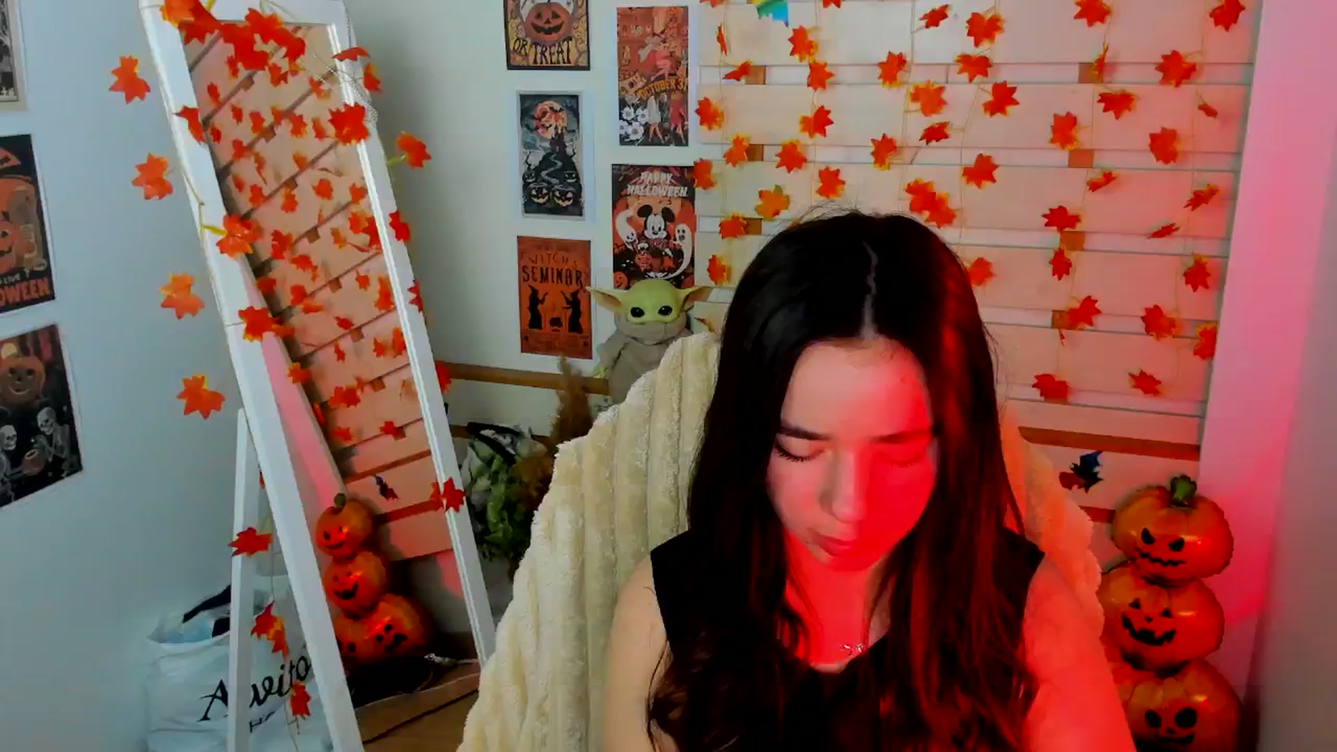 Gallery image thumbnail from KiraLove's myfreecams stream on, 11/13/2025, 12:12 image 7 of 20