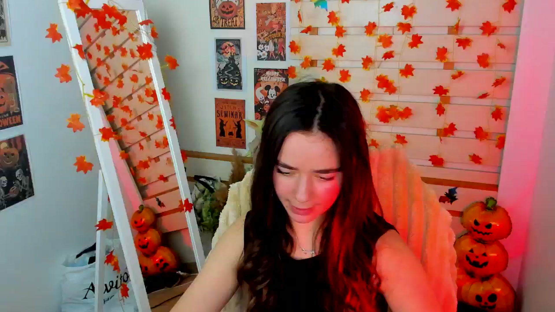 Gallery image thumbnail from KiraLove's myfreecams stream on, 11/13/2025, 12:12 image 6 of 20