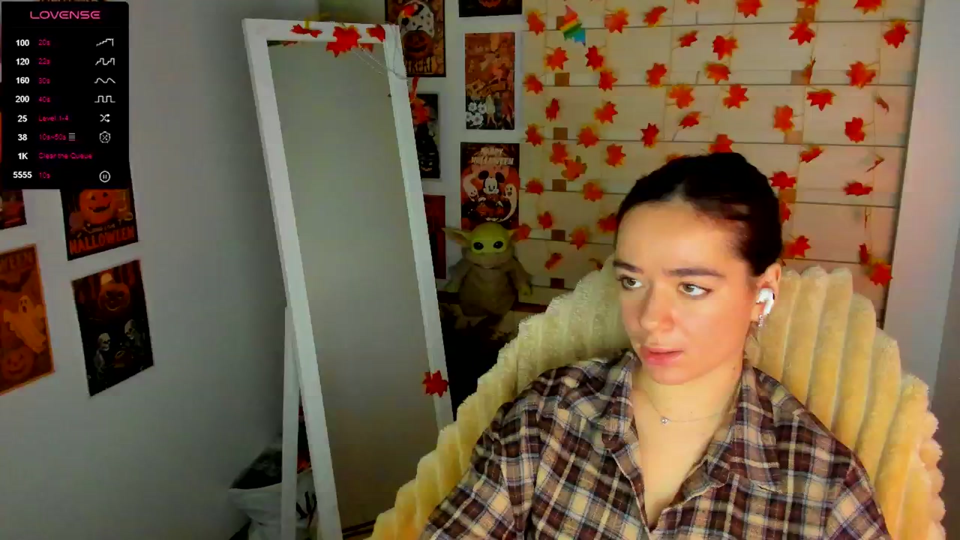 Gallery image thumbnail from KiraLove's myfreecams stream on, 11/16/2025, 09:54 image 17 of 20