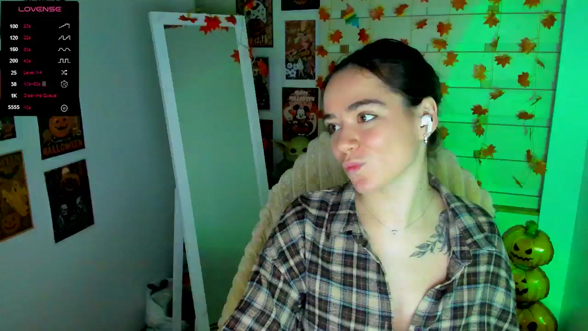 Gallery image thumbnail from KiraLove's myfreecams stream on, 11/16/2025, 11:21 image 8 of 20