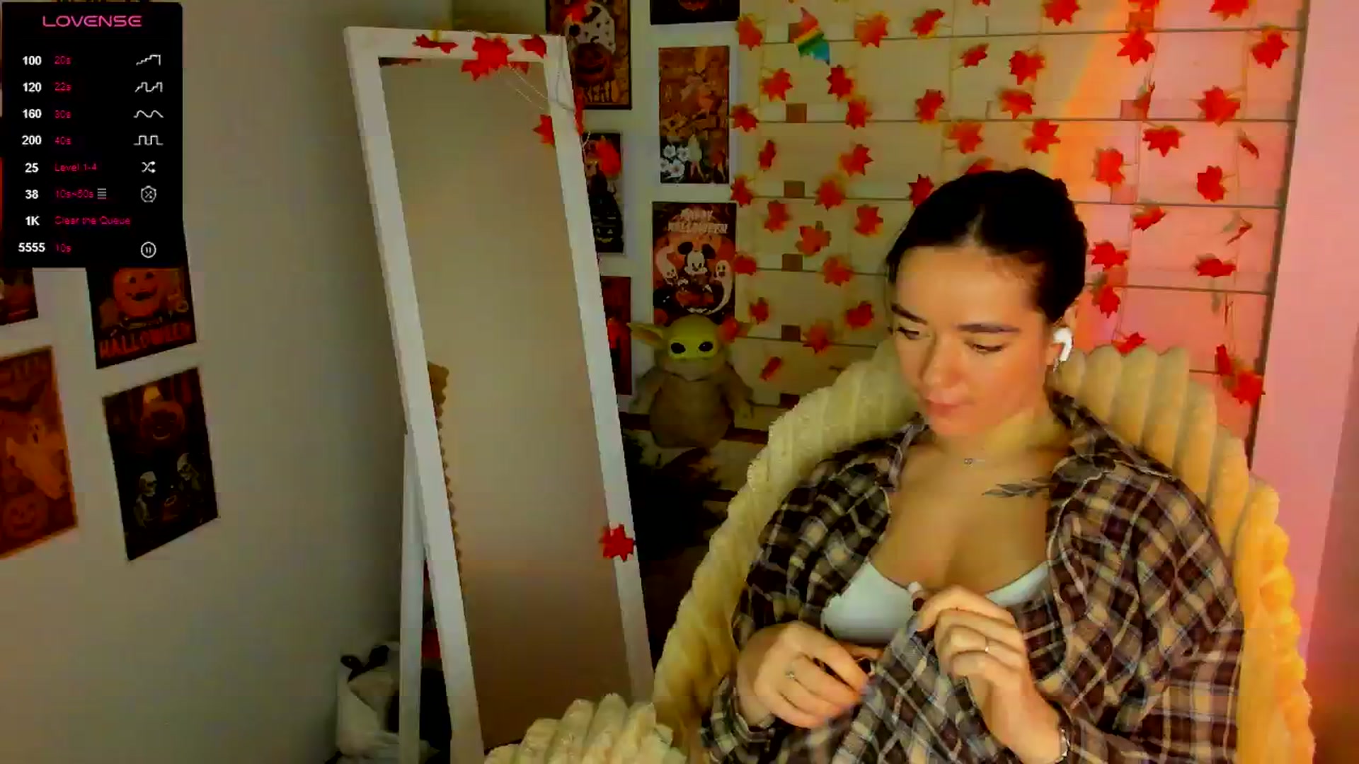 Gallery image thumbnail from KiraLove's myfreecams stream on, 11/16/2025, 11:21 image 11 of 20