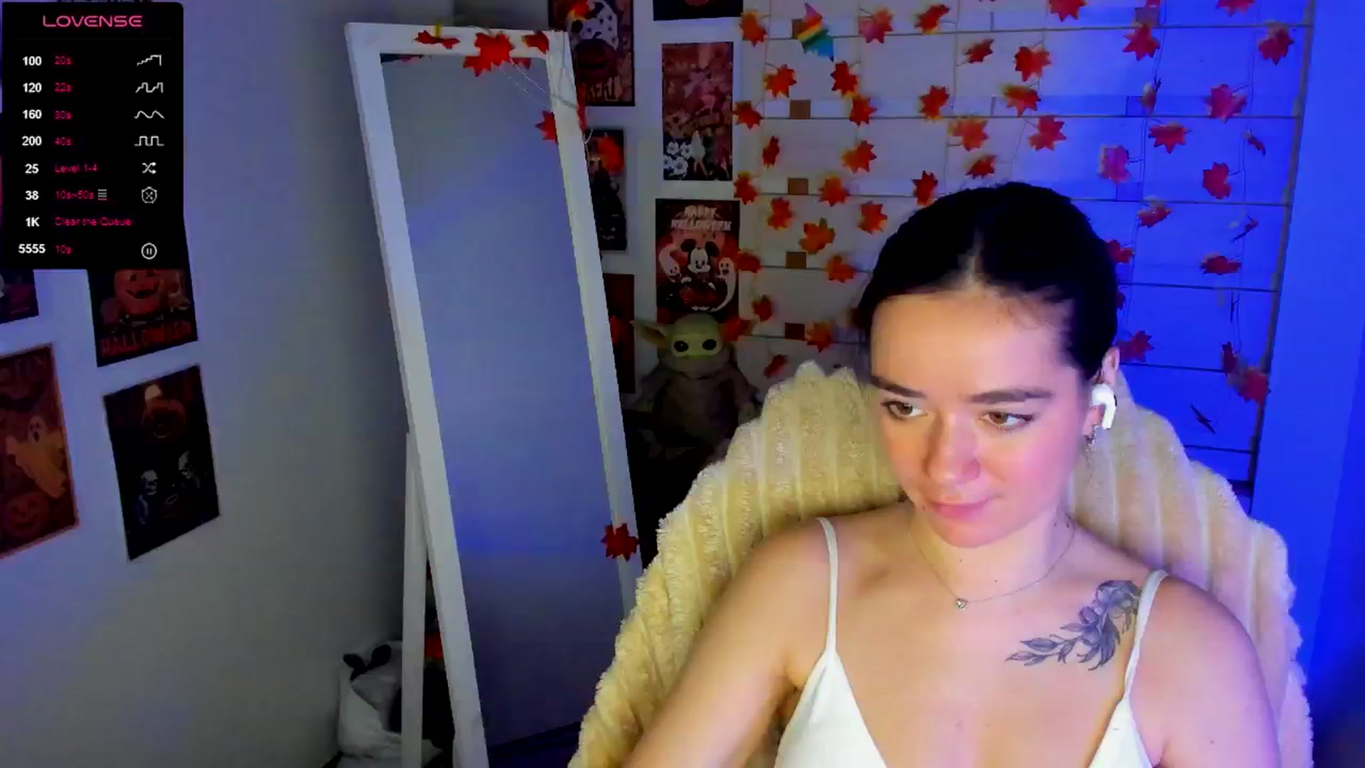 Gallery image thumbnail from KiraLove's myfreecams stream on, 11/16/2025, 11:21 image 18 of 20