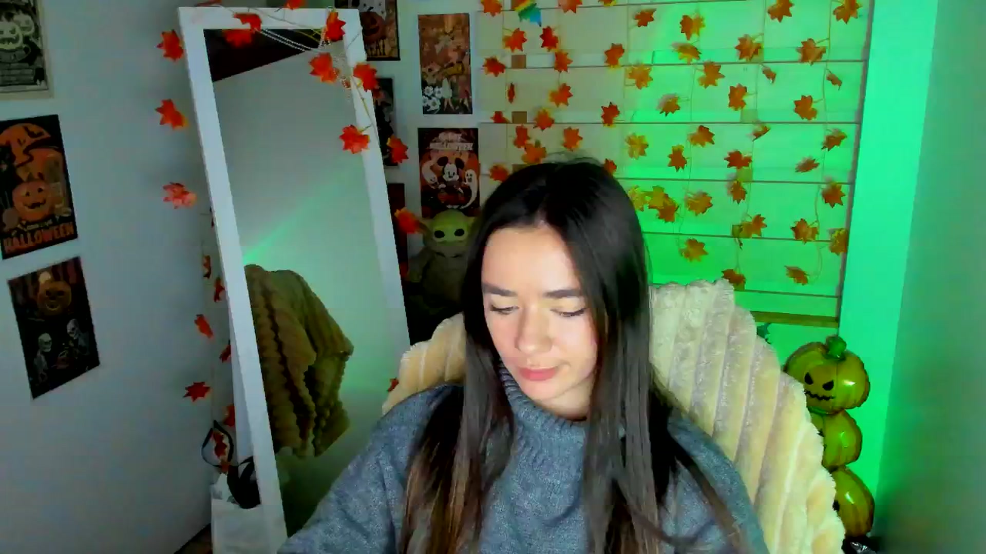 Gallery image thumbnail from KiraLove's myfreecams stream on, 11/18/2025, 08:16 image 5 of 20