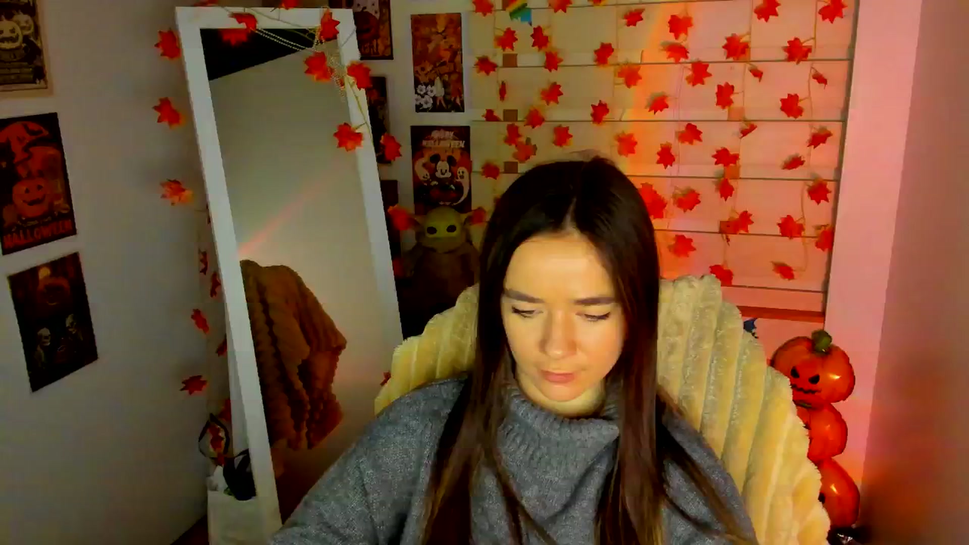 Gallery image thumbnail from KiraLove's myfreecams stream on, 11/18/2025, 08:16 image 4 of 20
