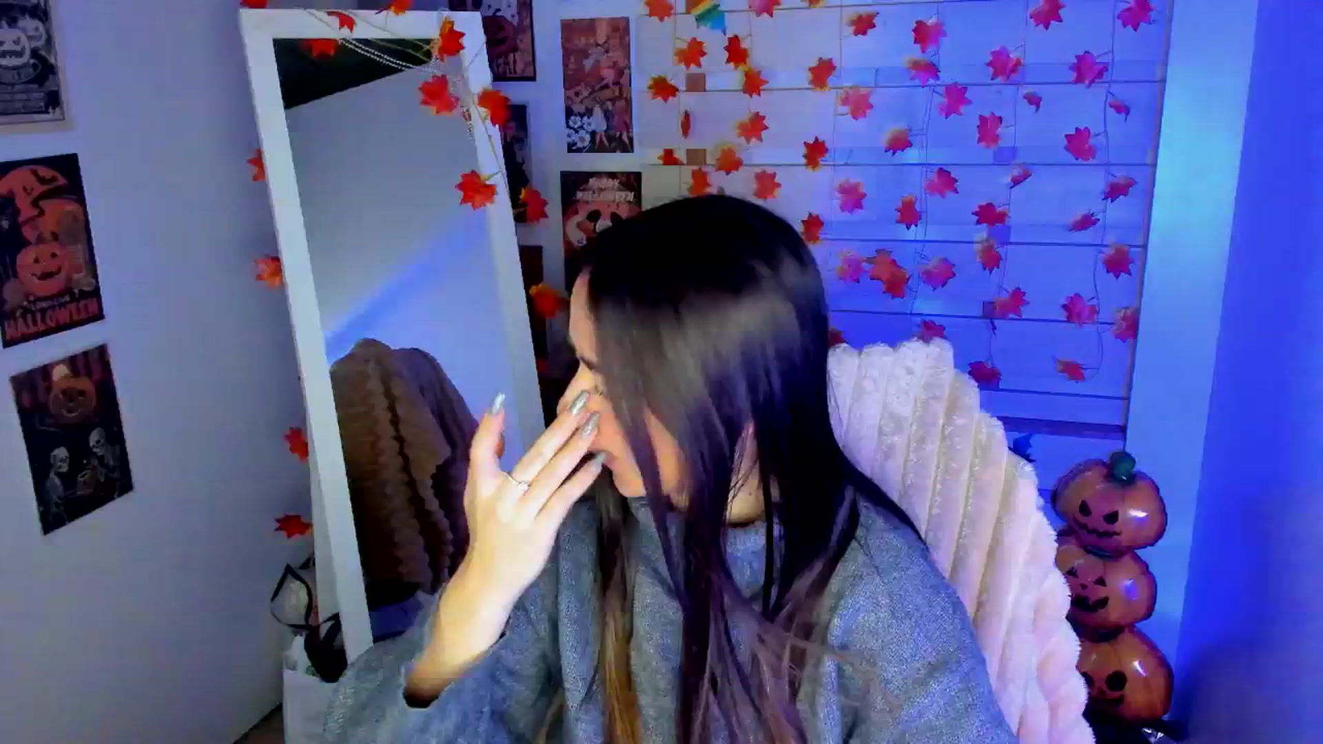 Gallery image thumbnail from KiraLove's myfreecams stream on, 11/18/2025, 08:16 image 20 of 20