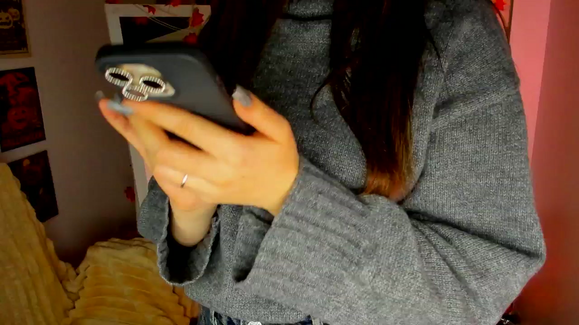 Gallery image thumbnail from KiraLove's myfreecams stream on, 11/18/2025, 08:16 image 15 of 20