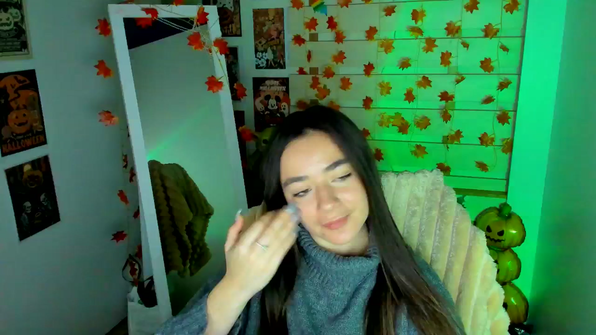 Gallery image thumbnail from KiraLove's myfreecams stream on, 11/18/2025, 08:16 image 3 of 20