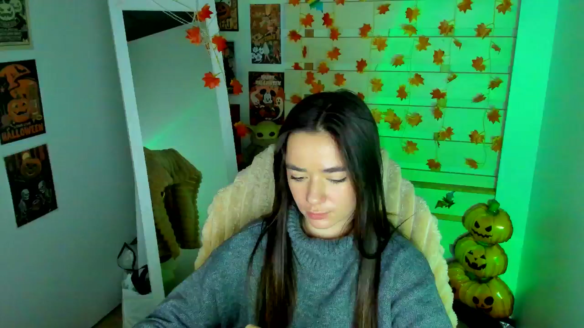 Gallery image thumbnail from KiraLove's myfreecams stream on, 11/18/2025, 09:58 image 19 of 20