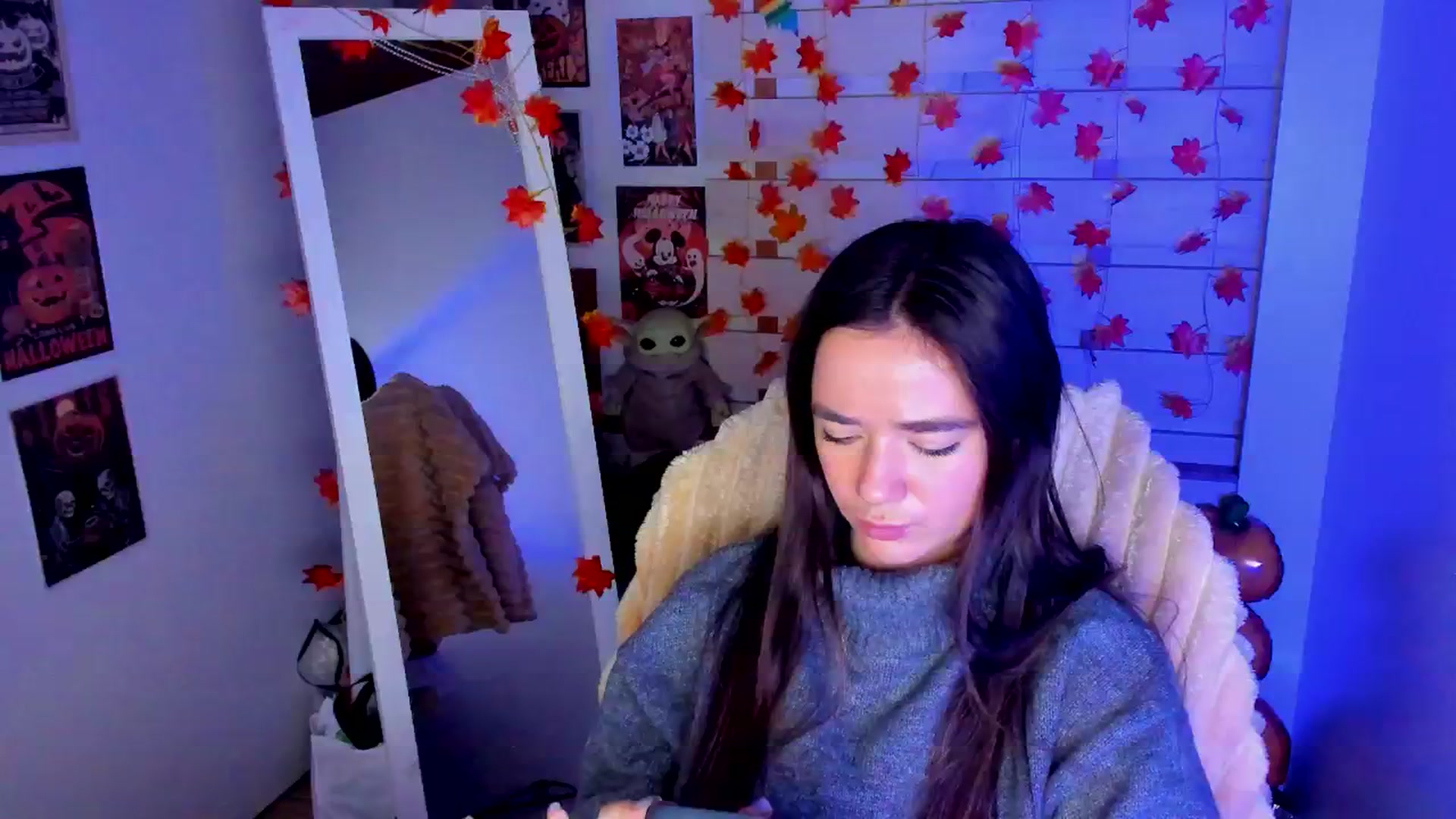 Gallery image thumbnail from KiraLove's myfreecams stream on, 11/18/2025, 09:58 image 7 of 20