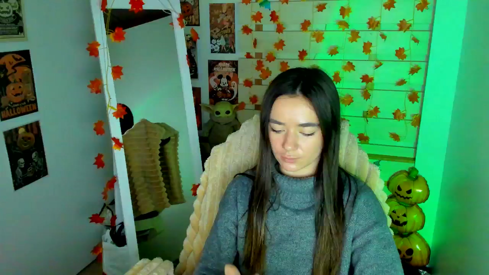 Gallery image thumbnail from KiraLove's myfreecams stream on, 11/18/2025, 11:23 image 1 of 20