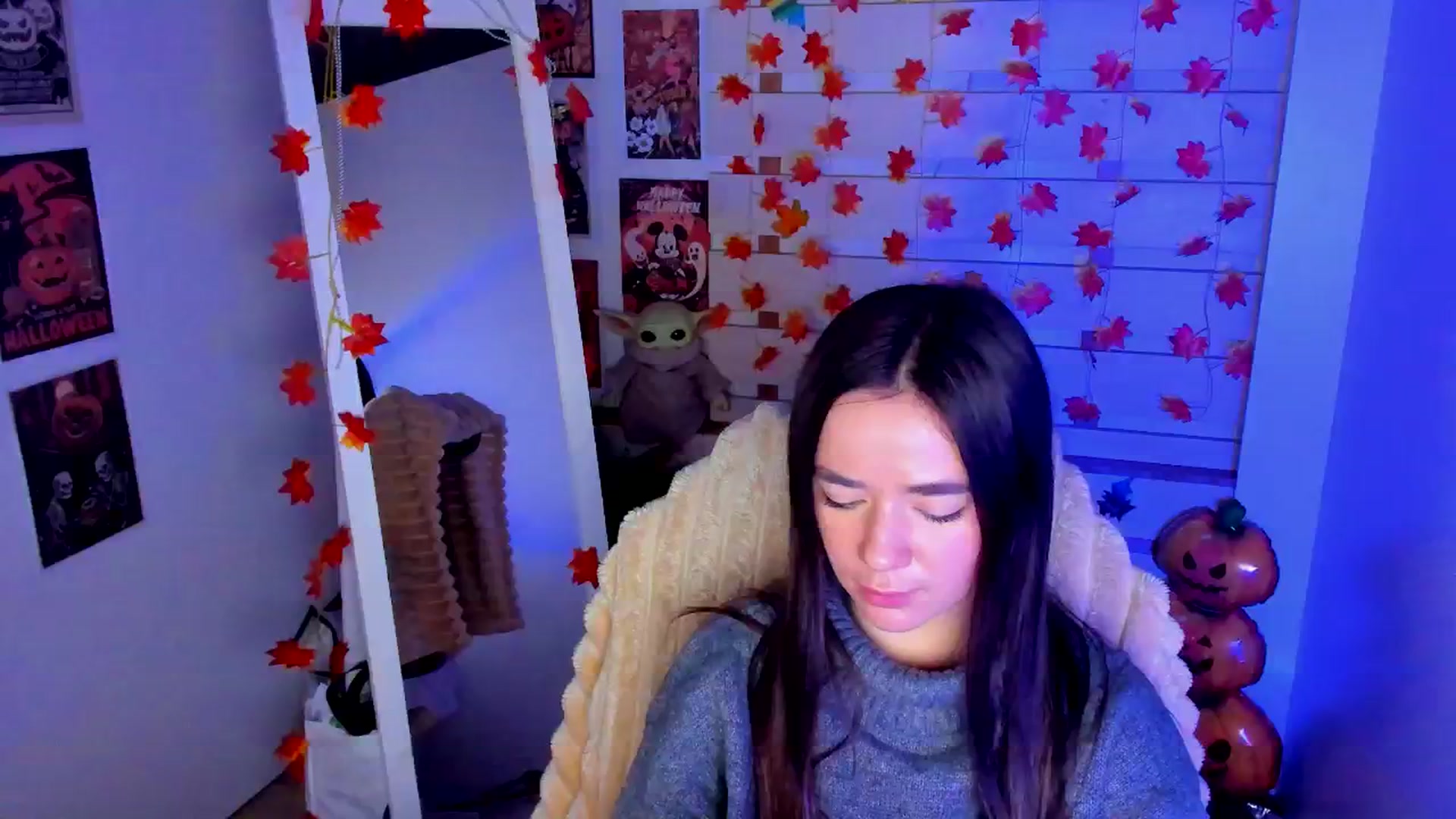 Gallery image thumbnail from KiraLove's myfreecams stream on, 11/18/2025, 11:23 image 2 of 20