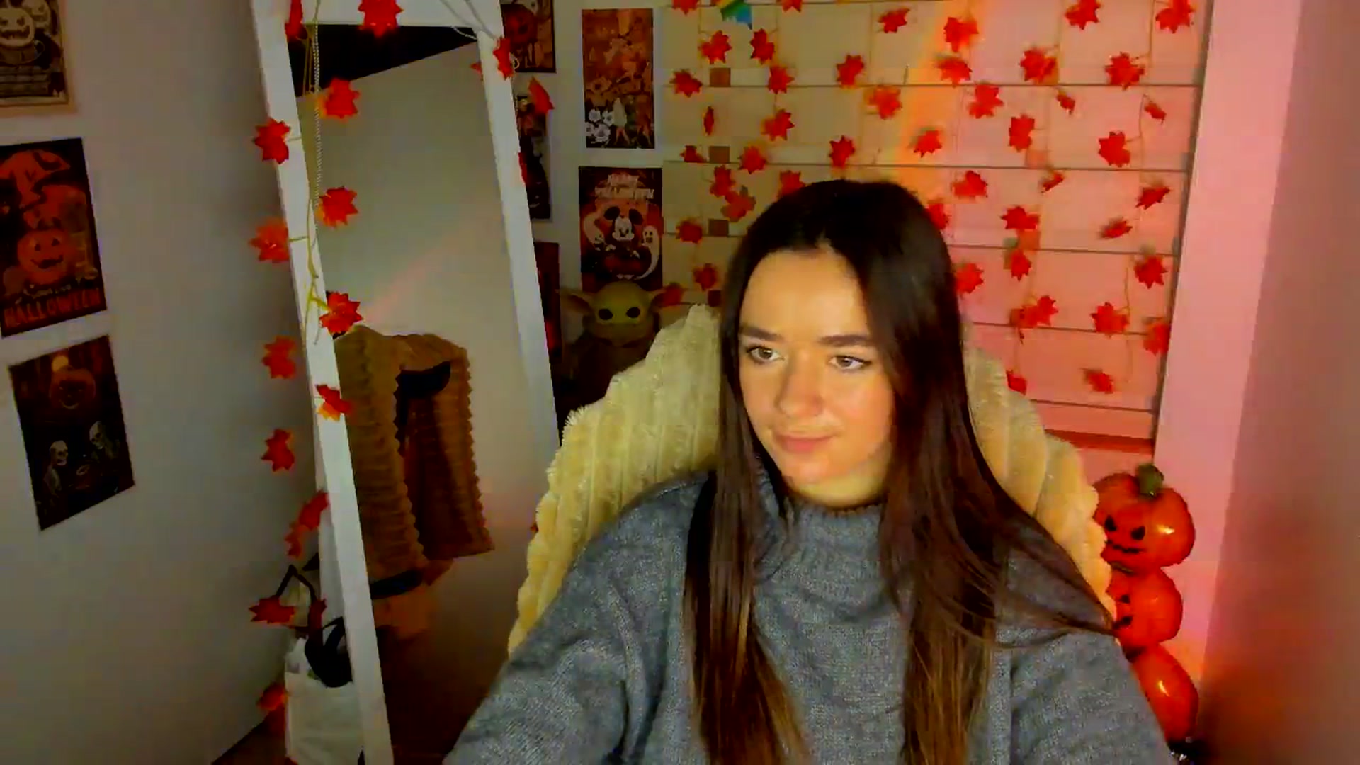 Gallery image thumbnail from KiraLove's myfreecams stream on, 11/18/2025, 11:23 image 7 of 20