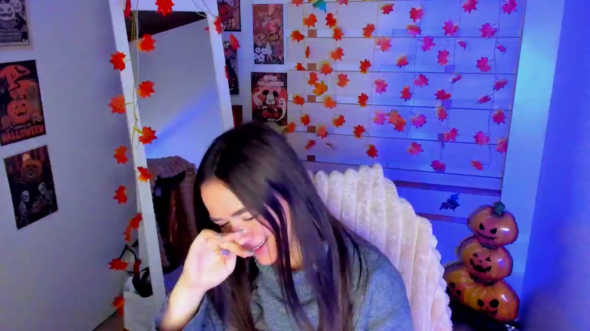 Gallery image thumbnail from KiraLove's myfreecams stream on, 11/18/2025, 11:23 image 3 of 20