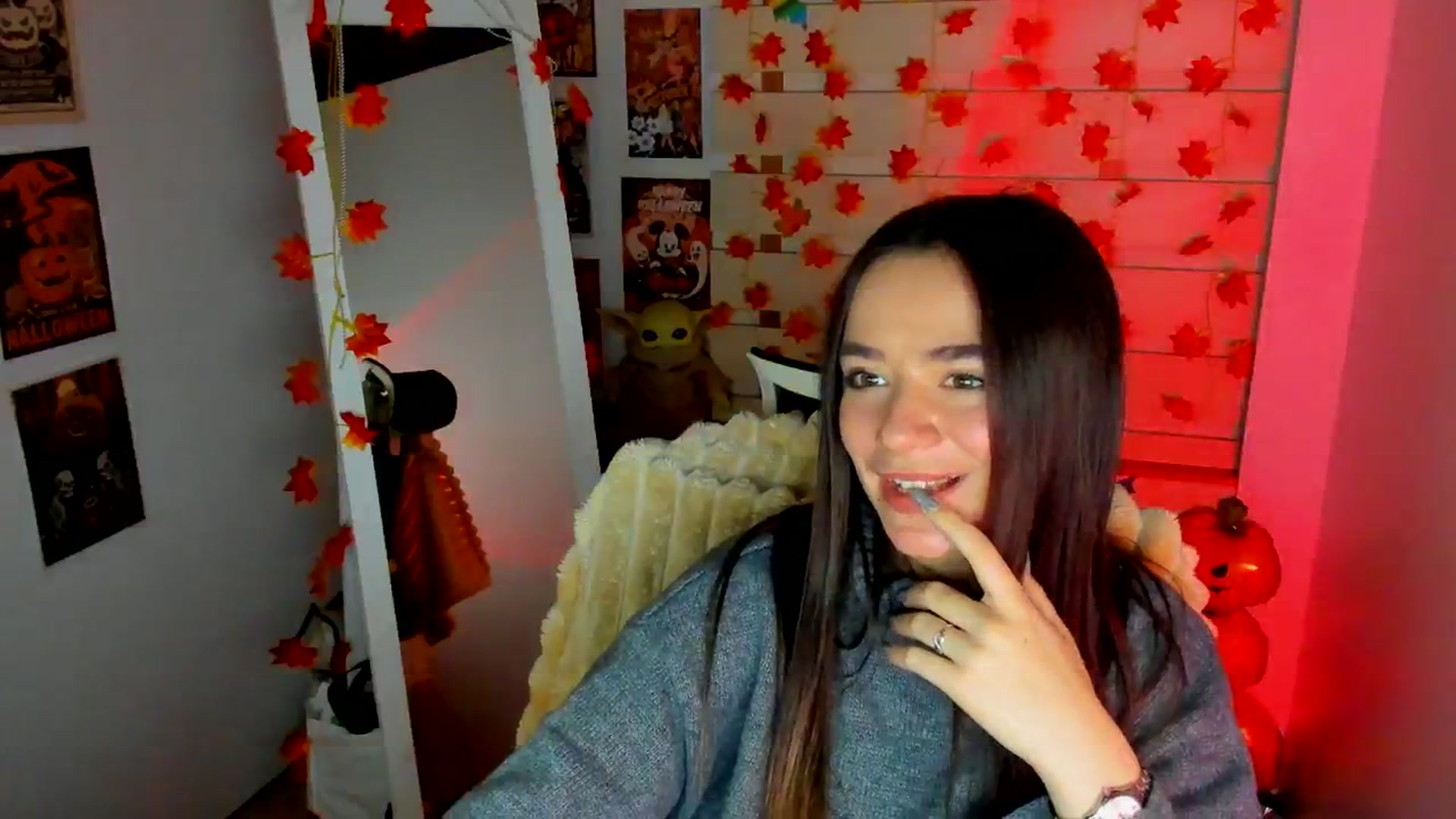 Gallery image thumbnail from KiraLove's myfreecams stream on, 11/18/2025, 11:23 image 20 of 20