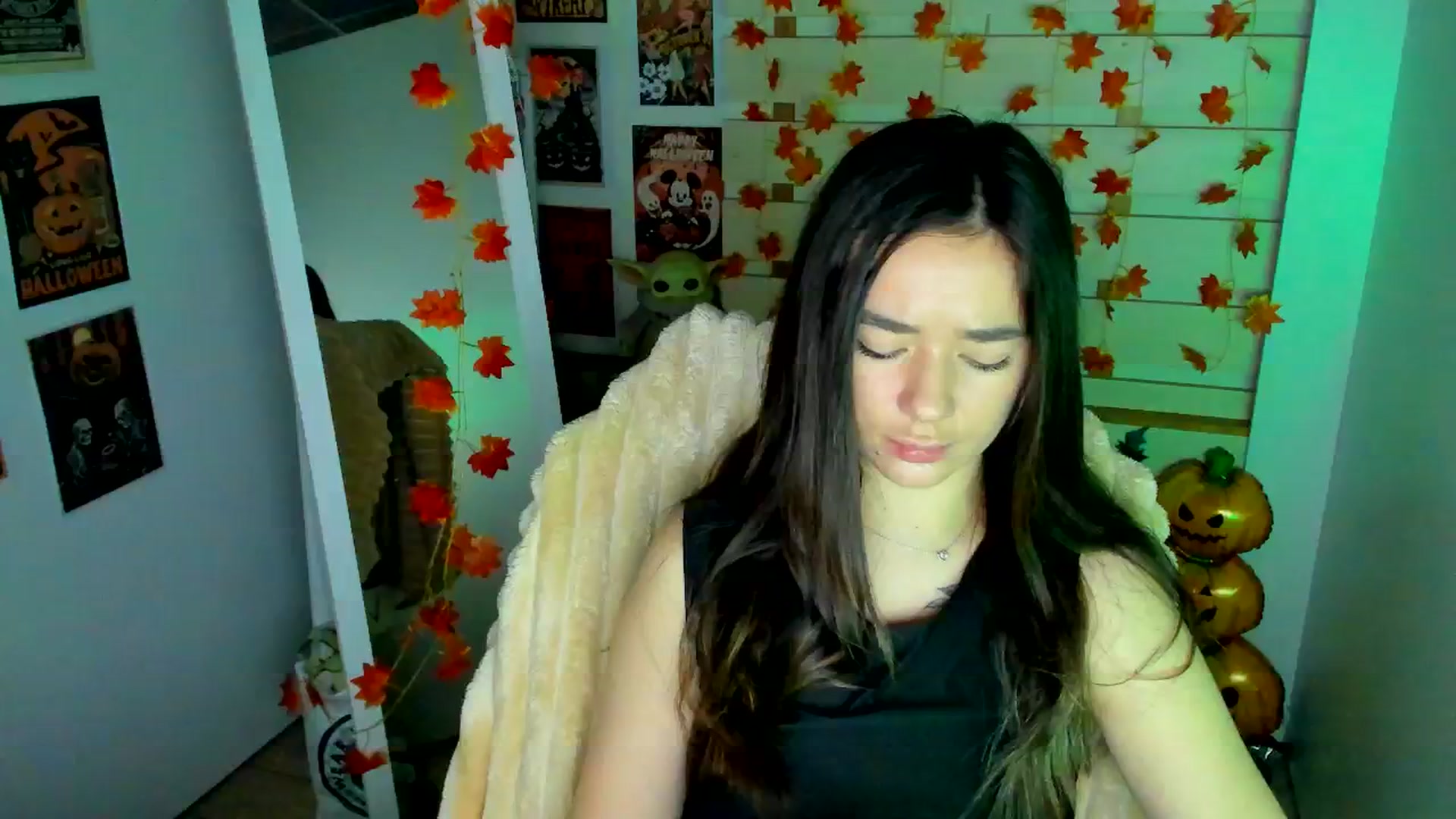 Gallery image thumbnail from KiraLove's myfreecams stream on, 11/23/2025, 09:19 image 12 of 20