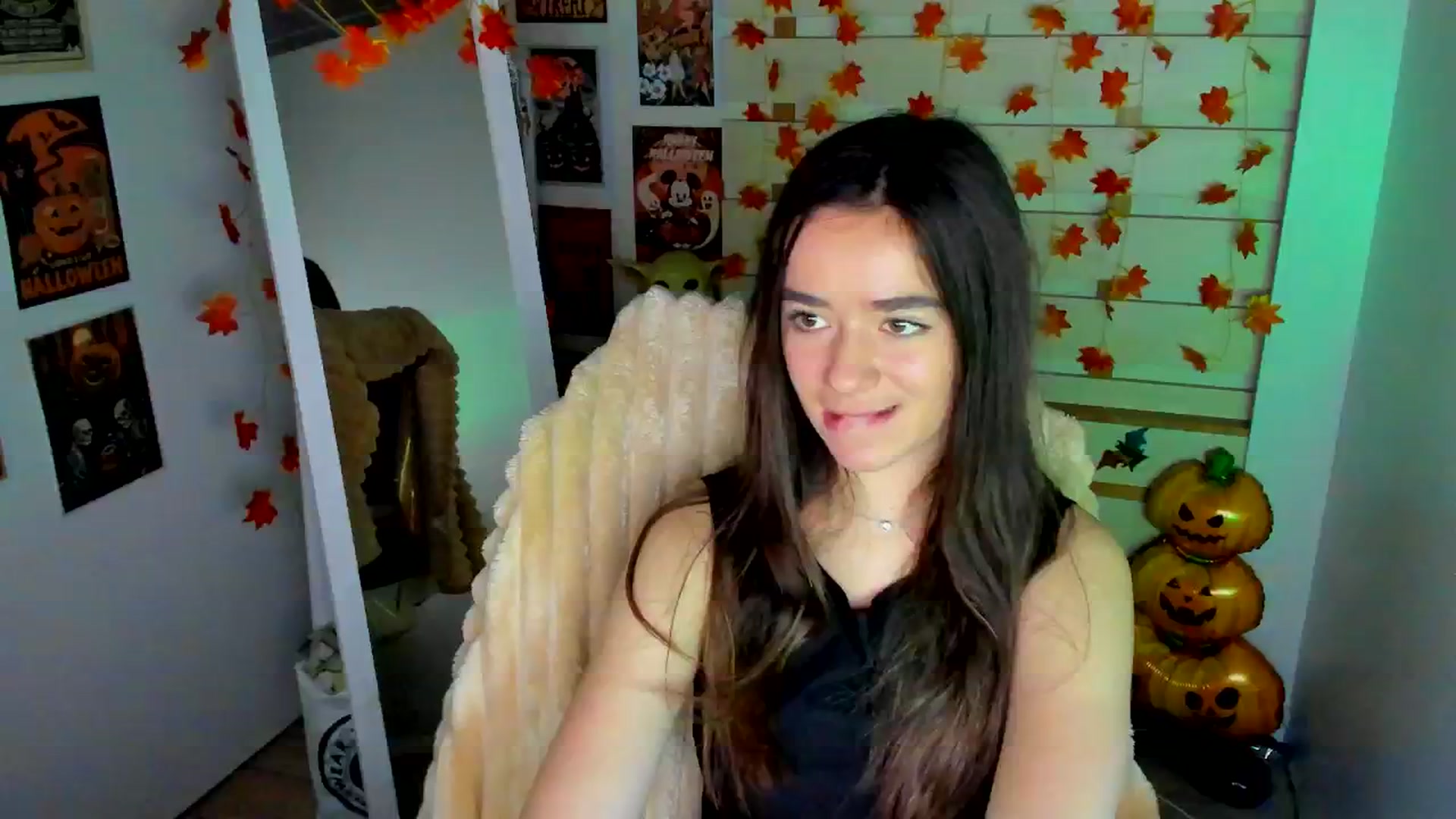 Gallery image thumbnail from KiraLove's myfreecams stream on, 11/23/2025, 10:42 image 3 of 20
