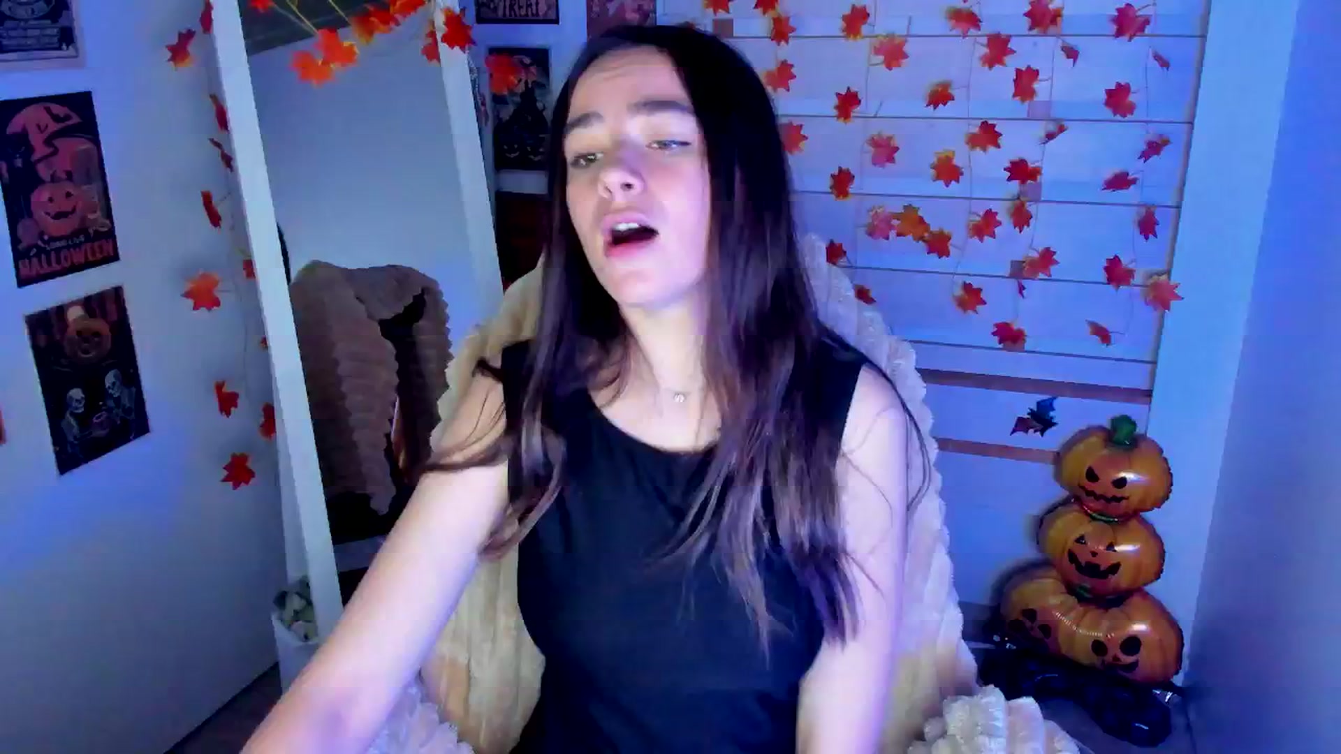 Gallery image thumbnail from KiraLove's myfreecams stream on, 11/23/2025, 10:42 image 11 of 20