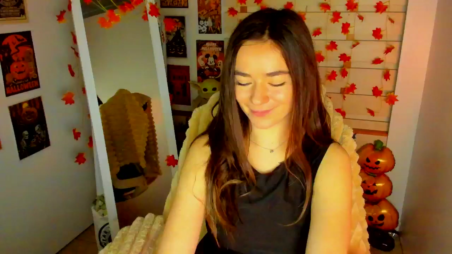 Gallery image thumbnail from KiraLove's myfreecams stream on, 11/23/2025, 10:42 image 16 of 20