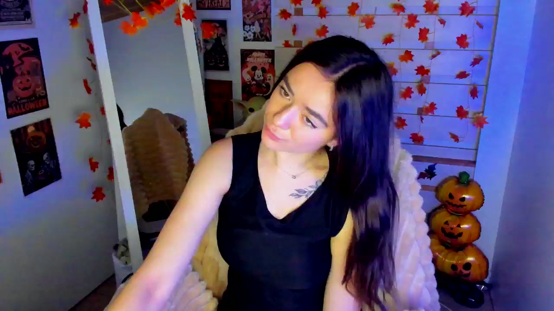 Gallery image thumbnail from KiraLove's myfreecams stream on, 11/23/2025, 10:42 image 12 of 20