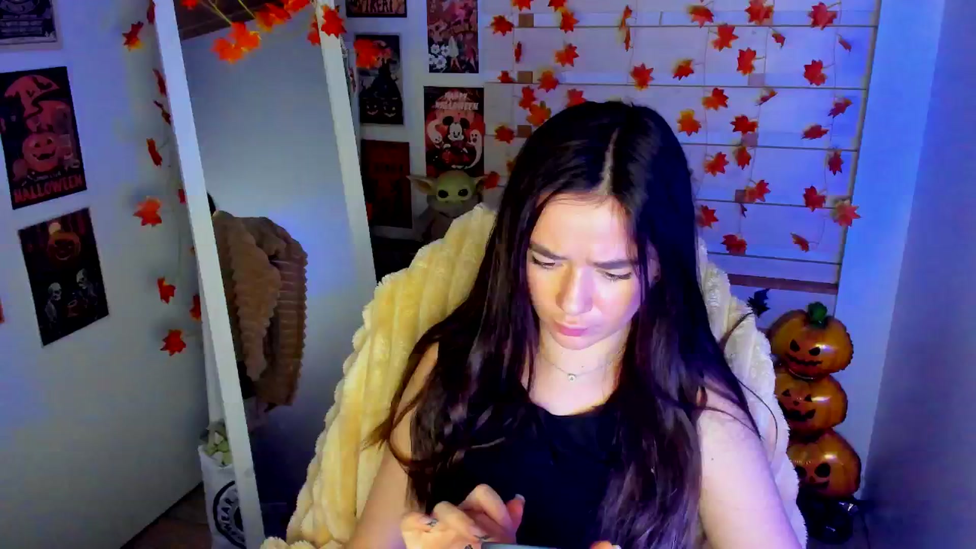Gallery image thumbnail from KiraLove's myfreecams stream on, 11/23/2025, 12:25 image 9 of 20