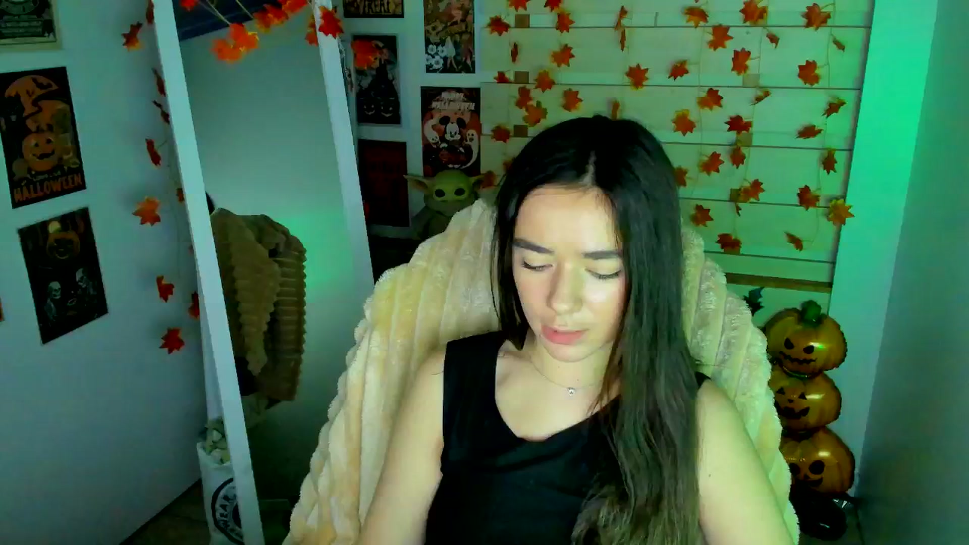 Gallery image thumbnail from KiraLove's myfreecams stream on, 11/23/2025, 12:25 image 15 of 20