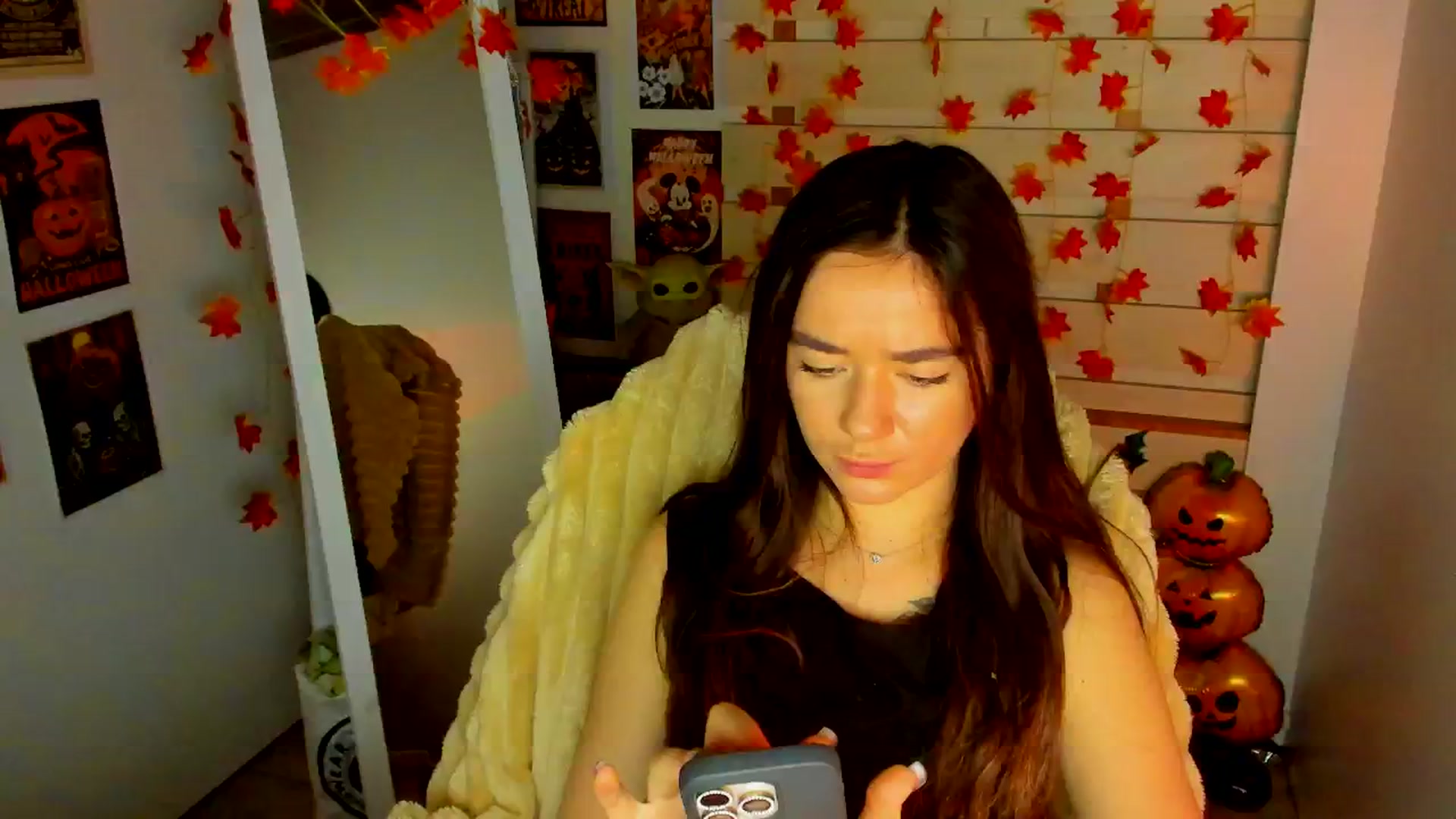 Gallery image thumbnail from KiraLove's myfreecams stream on, 11/23/2025, 12:25 image 7 of 20
