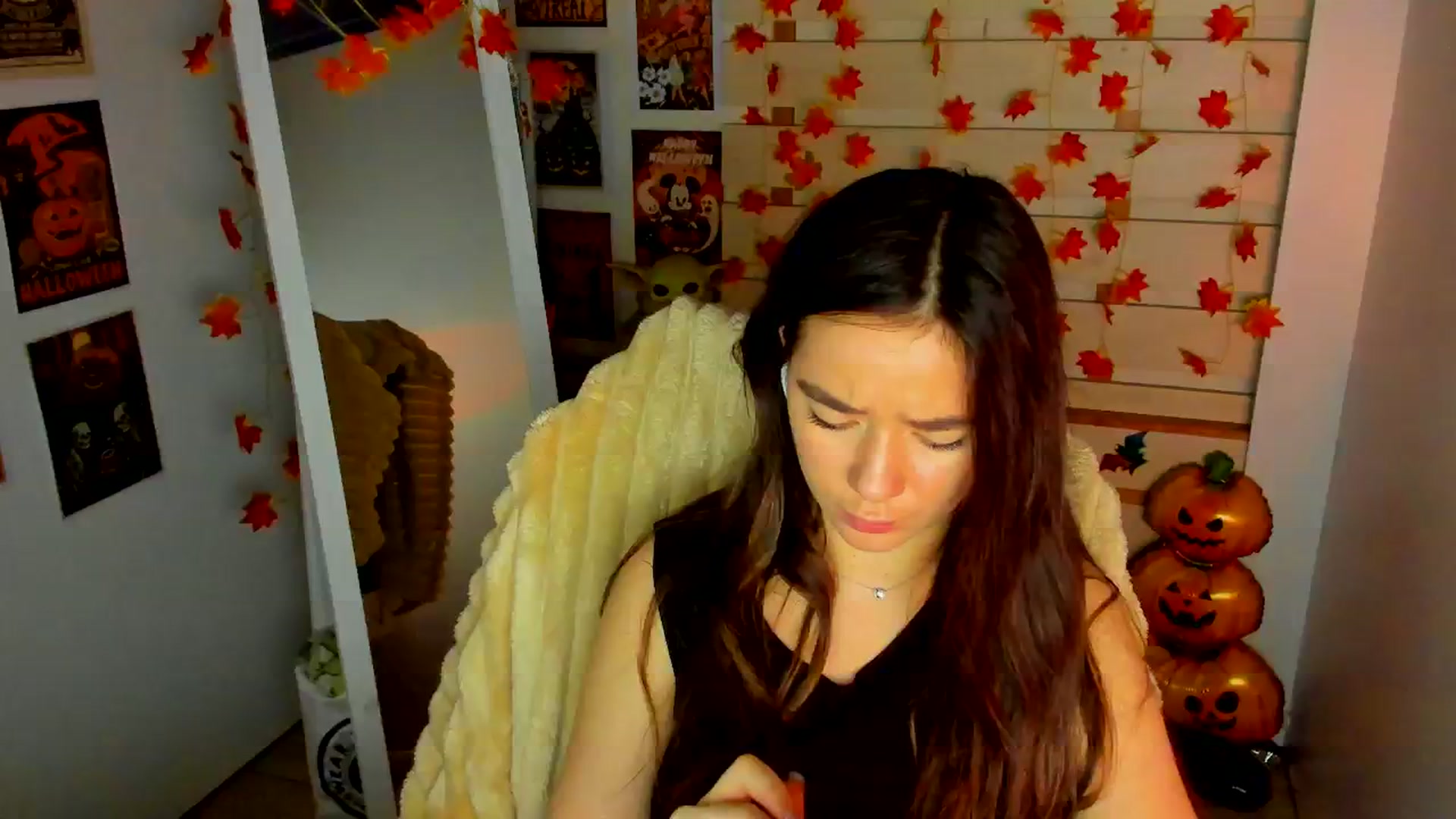 Gallery image thumbnail from KiraLove's myfreecams stream on, 11/23/2025, 12:25 image 14 of 20