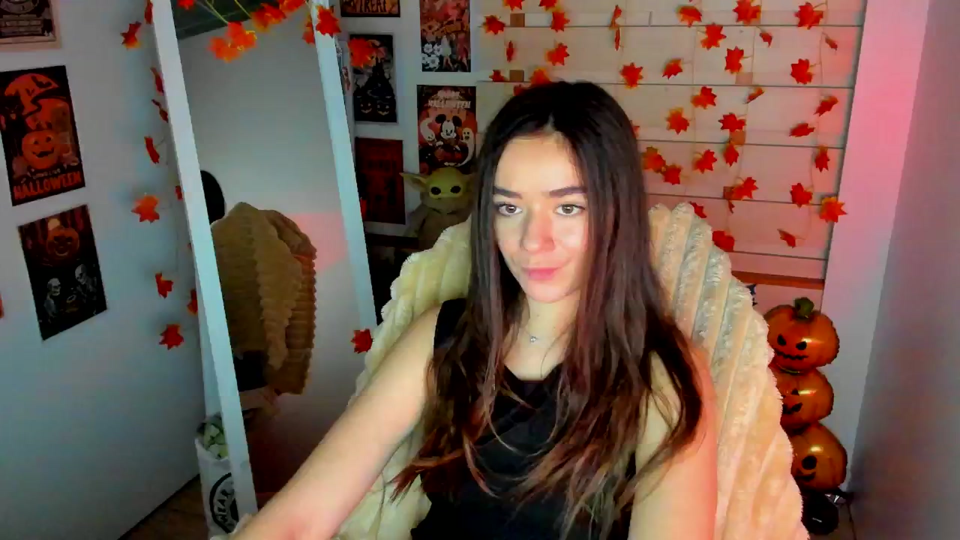 Gallery image thumbnail from KiraLove's myfreecams stream on, 11/23/2025, 12:25 image 1 of 20