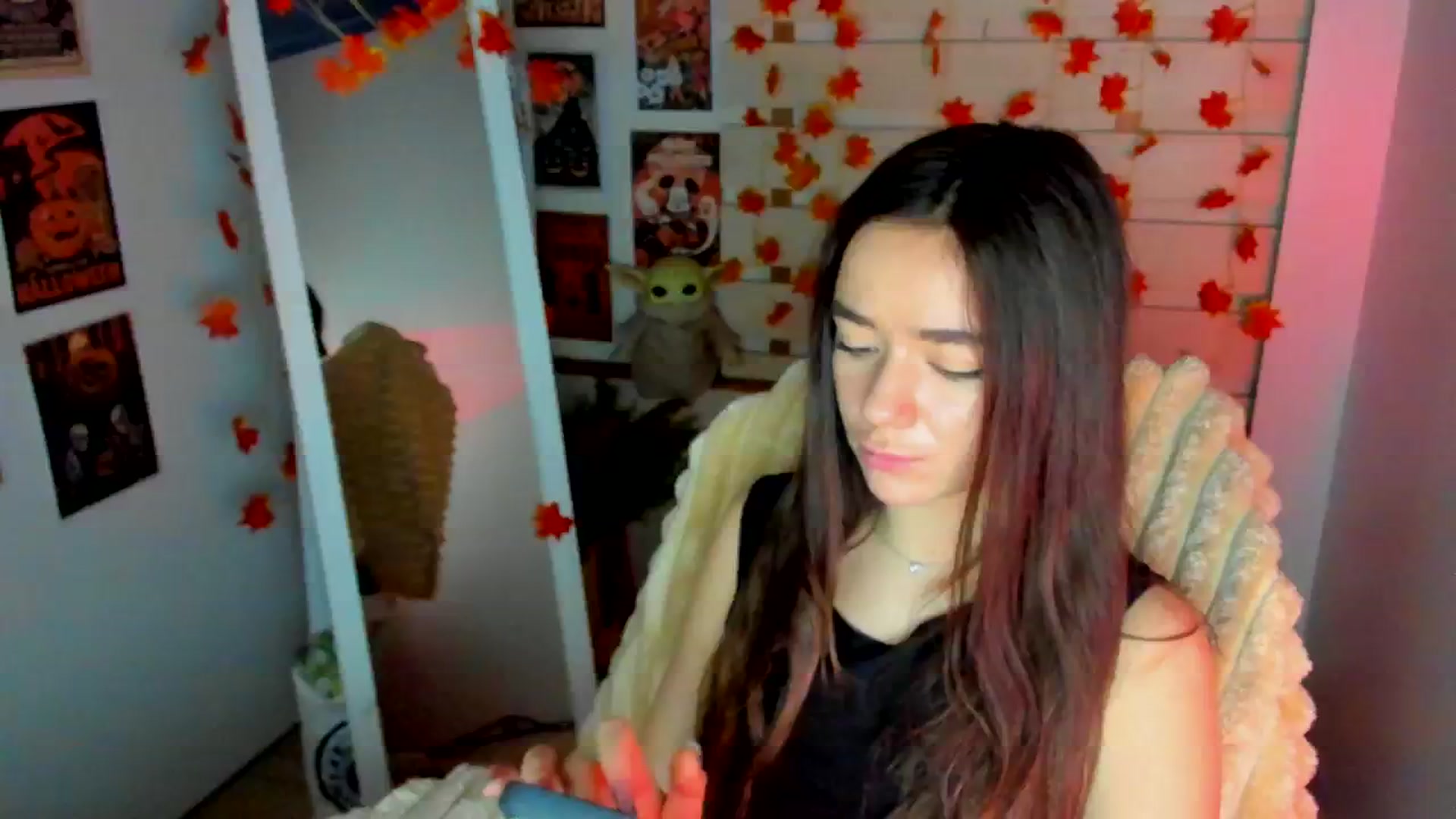 Gallery image thumbnail from KiraLove's myfreecams stream on, 11/23/2025, 12:25 image 17 of 20