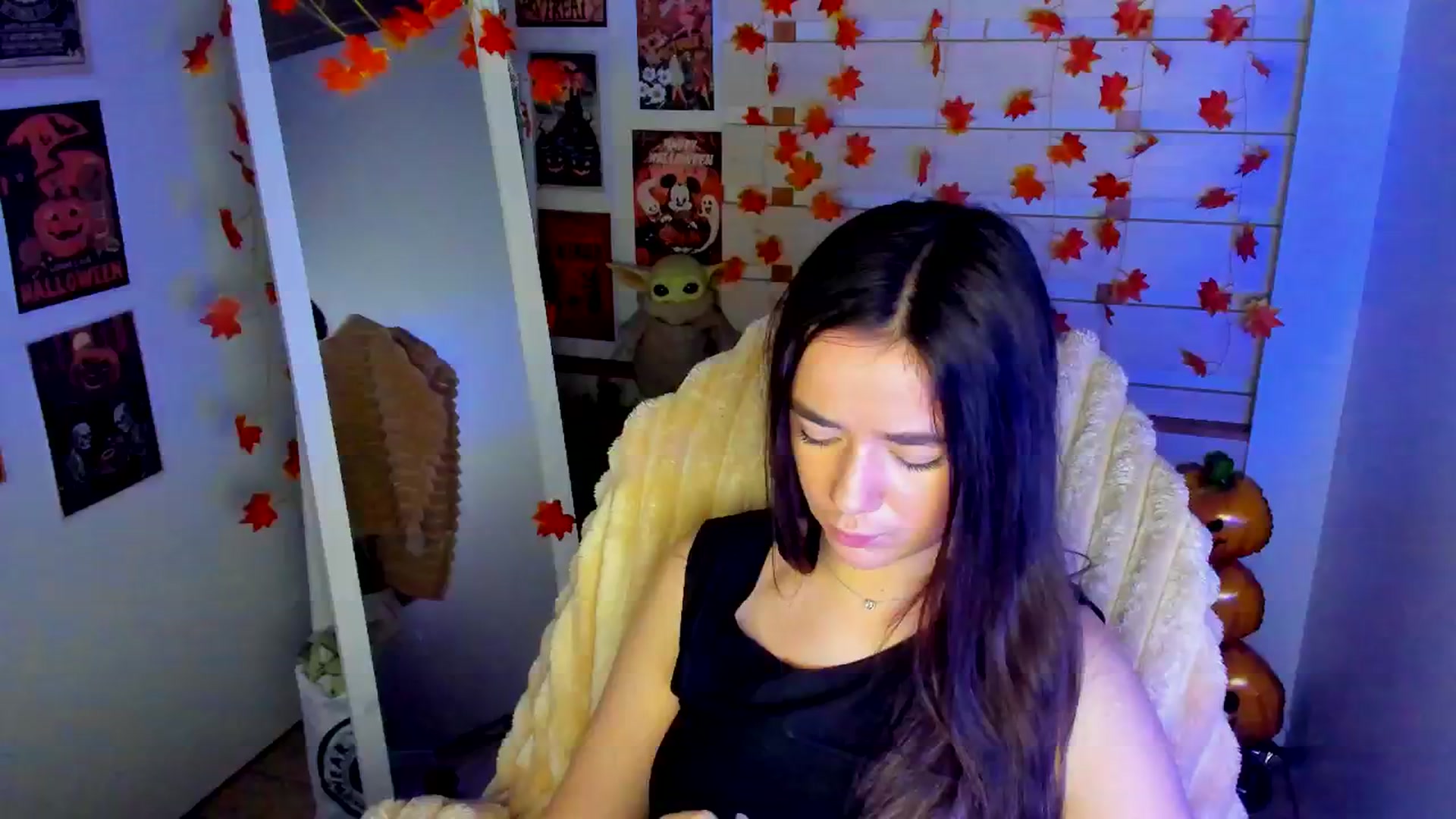 Gallery image thumbnail from KiraLove's myfreecams stream on, 11/23/2025, 12:25 image 16 of 20