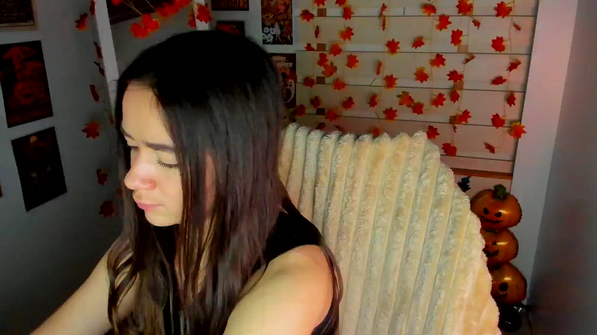 Gallery image thumbnail from KiraLove's myfreecams stream on, 11/23/2025, 12:25 image 5 of 20