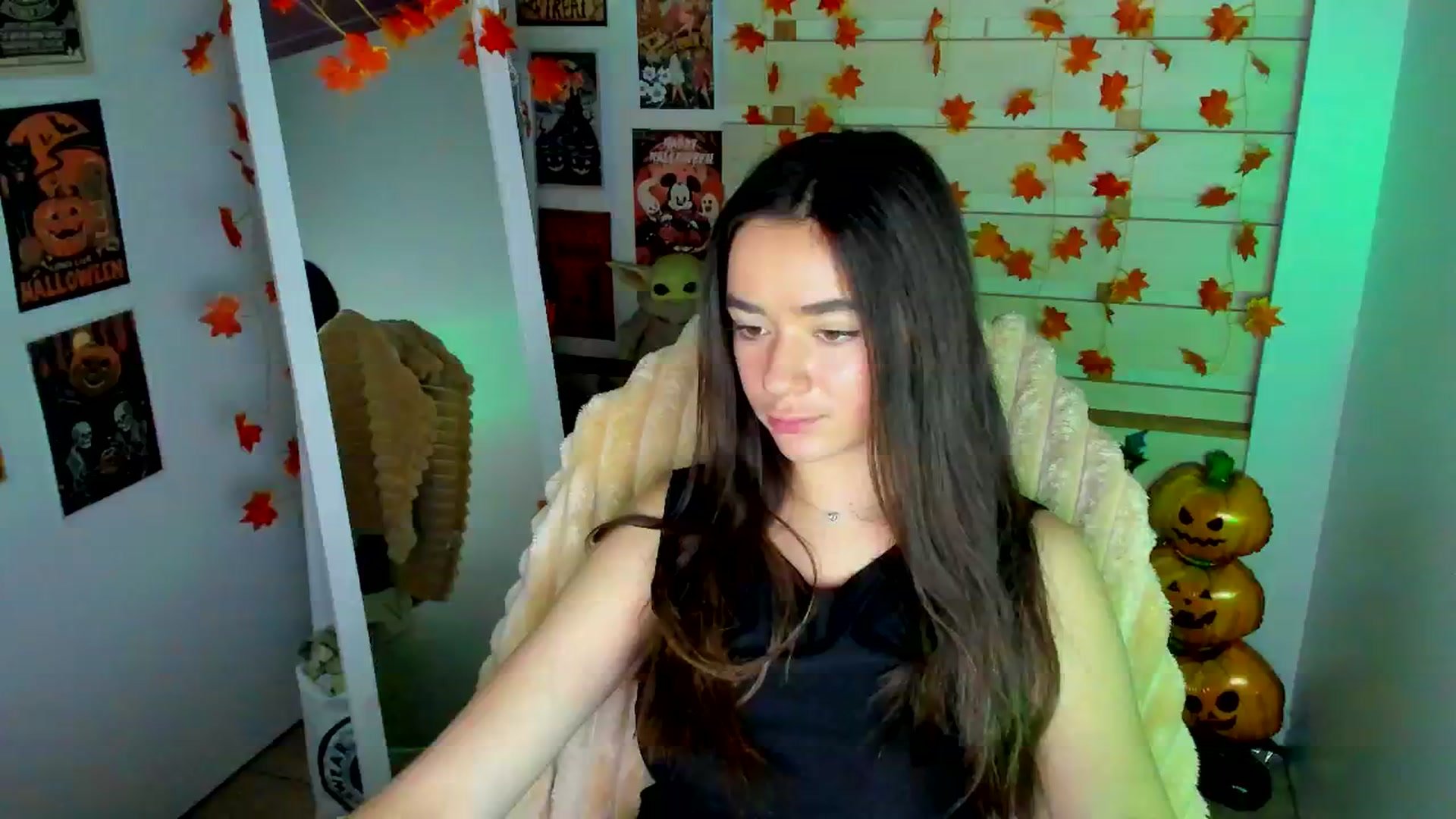 Gallery image thumbnail from KiraLove's myfreecams stream on, 11/23/2025, 12:25 image 4 of 20