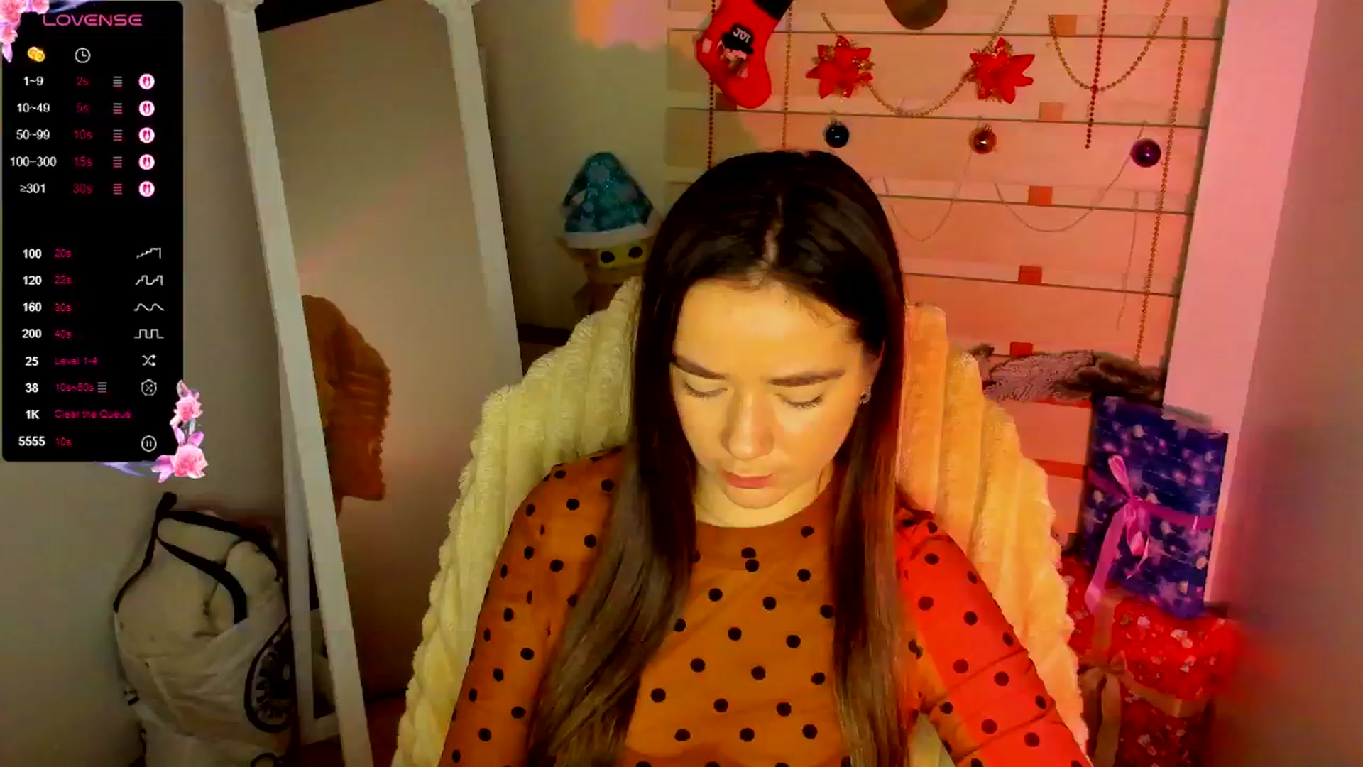 Gallery image thumbnail from KiraLove's myfreecams stream on, 12/04/2025, 12:56 image 11 of 20