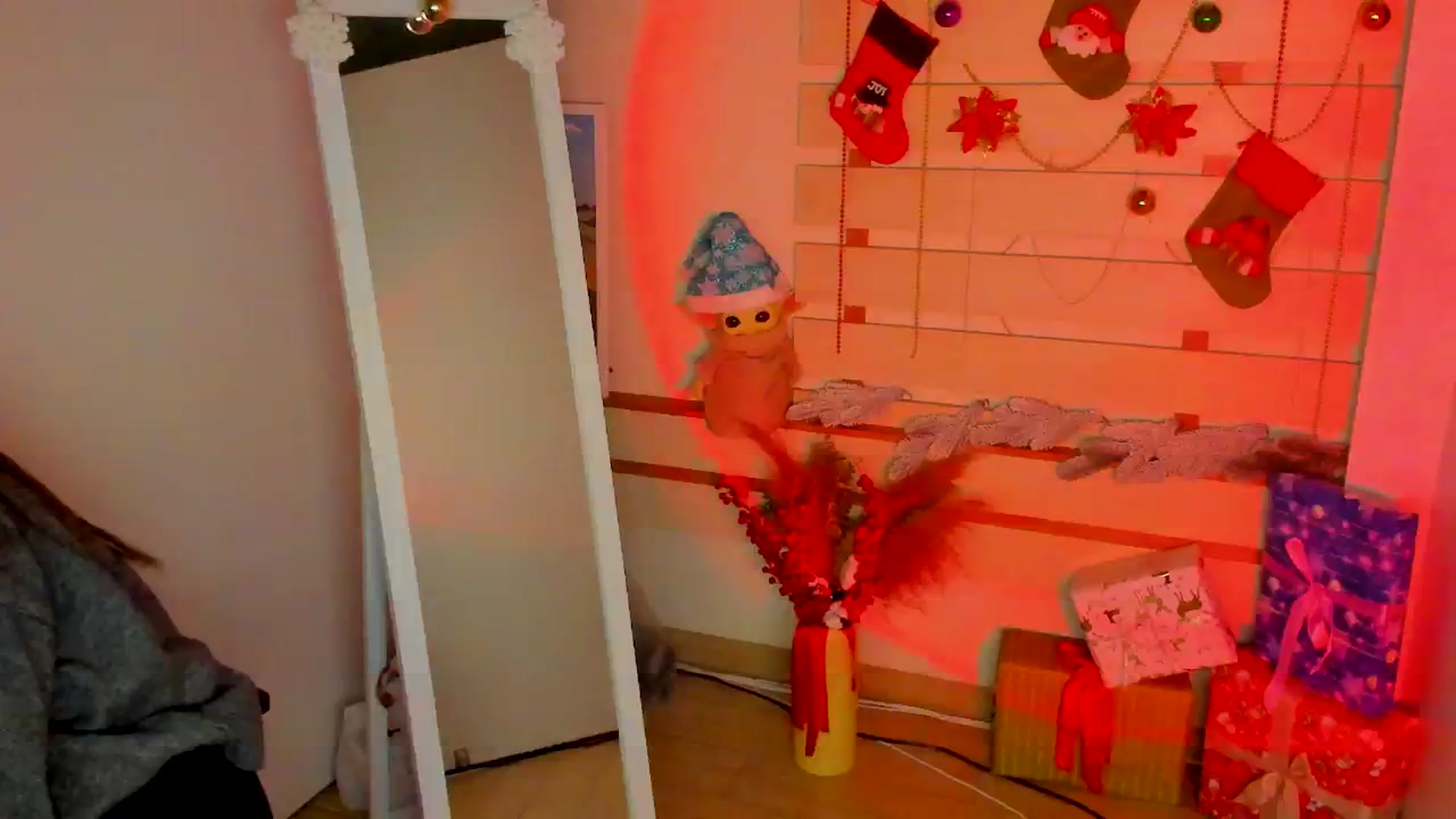 Gallery image thumbnail from KiraLove's myfreecams stream on, 12/06/2025, 12:34 image 12 of 20