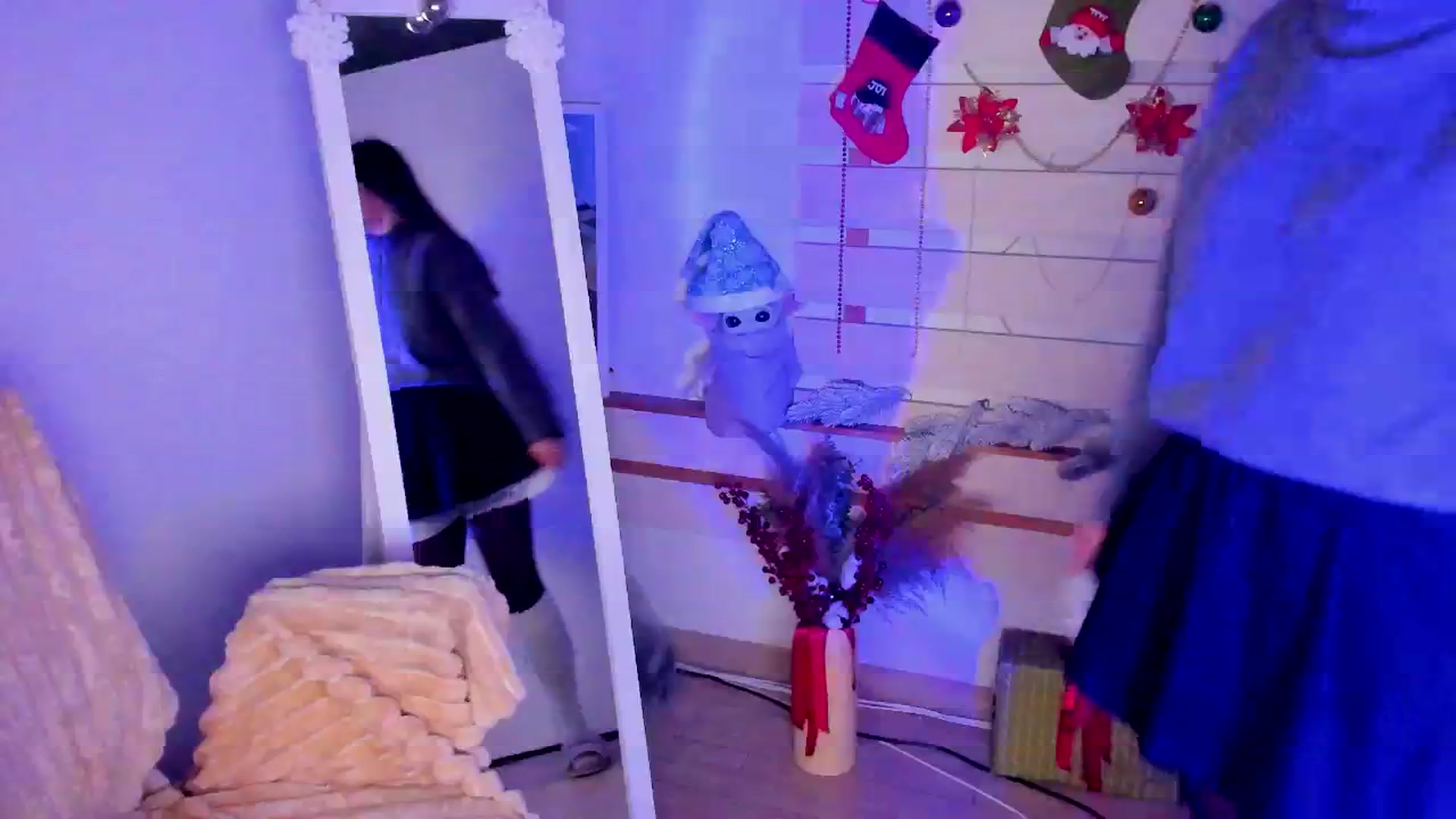 Gallery image thumbnail from KiraLove's myfreecams stream on, 12/06/2025, 12:34 image 10 of 20