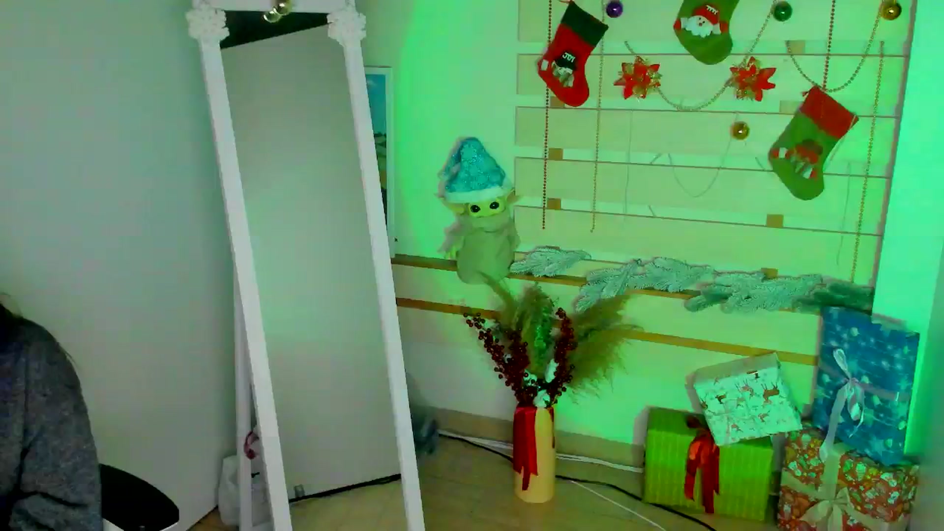 Gallery image thumbnail from KiraLove's myfreecams stream on, 12/06/2025, 12:34 image 13 of 20