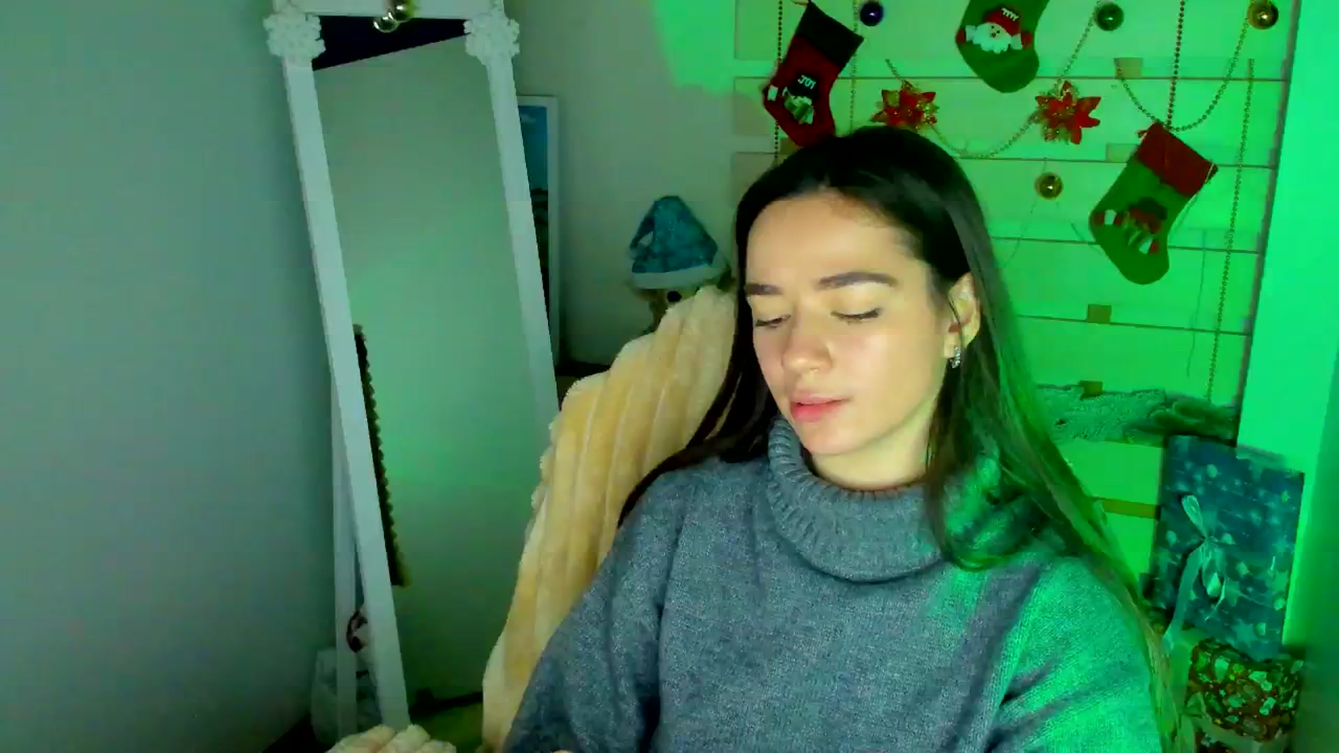 Gallery image thumbnail from KiraLove's myfreecams stream on, 12/06/2025, 12:34 image 9 of 20