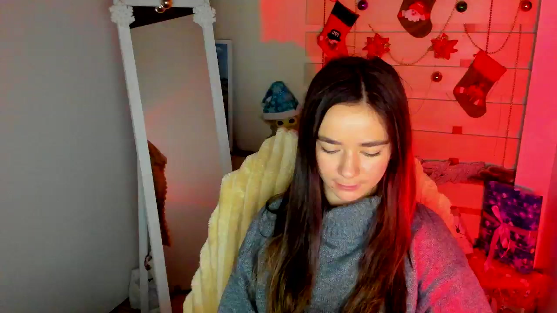 Gallery image thumbnail from KiraLove's myfreecams stream on, 12/06/2025, 12:34 image 3 of 20