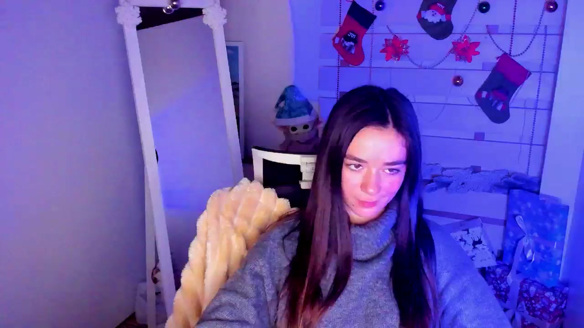 Gallery image thumbnail from KiraLove's myfreecams stream on, 12/06/2025, 12:34 image 18 of 20
