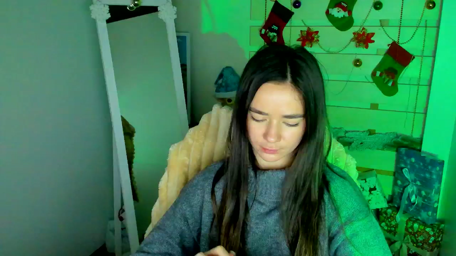 Gallery image thumbnail from KiraLove's myfreecams stream on, 12/06/2025, 12:34 image 2 of 20