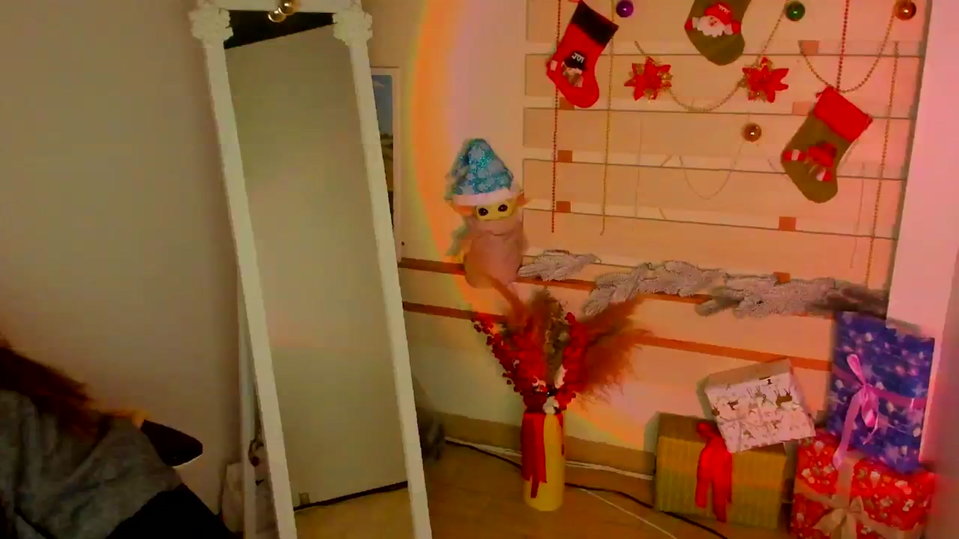 Gallery image thumbnail from KiraLove's myfreecams stream on, 12/06/2025, 12:34 image 11 of 20