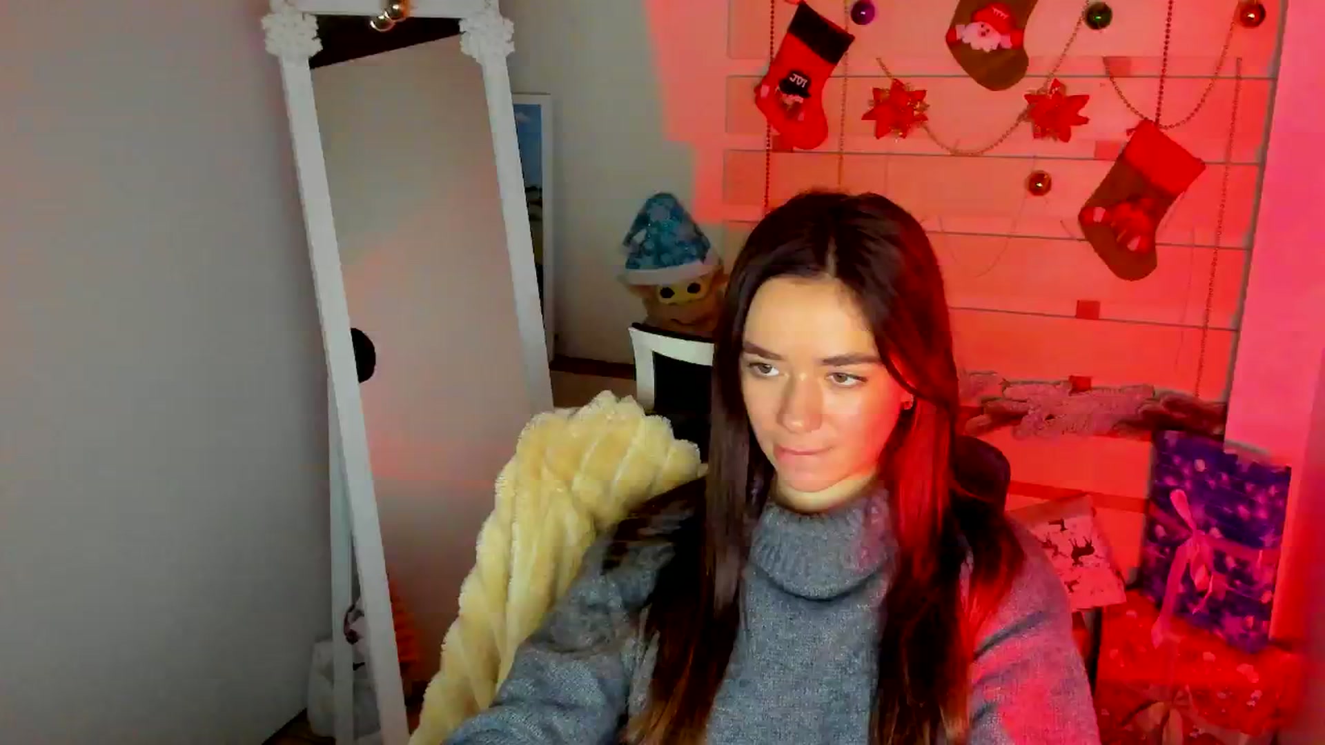 Gallery image thumbnail from KiraLove's myfreecams stream on, 12/06/2025, 12:34 image 17 of 20