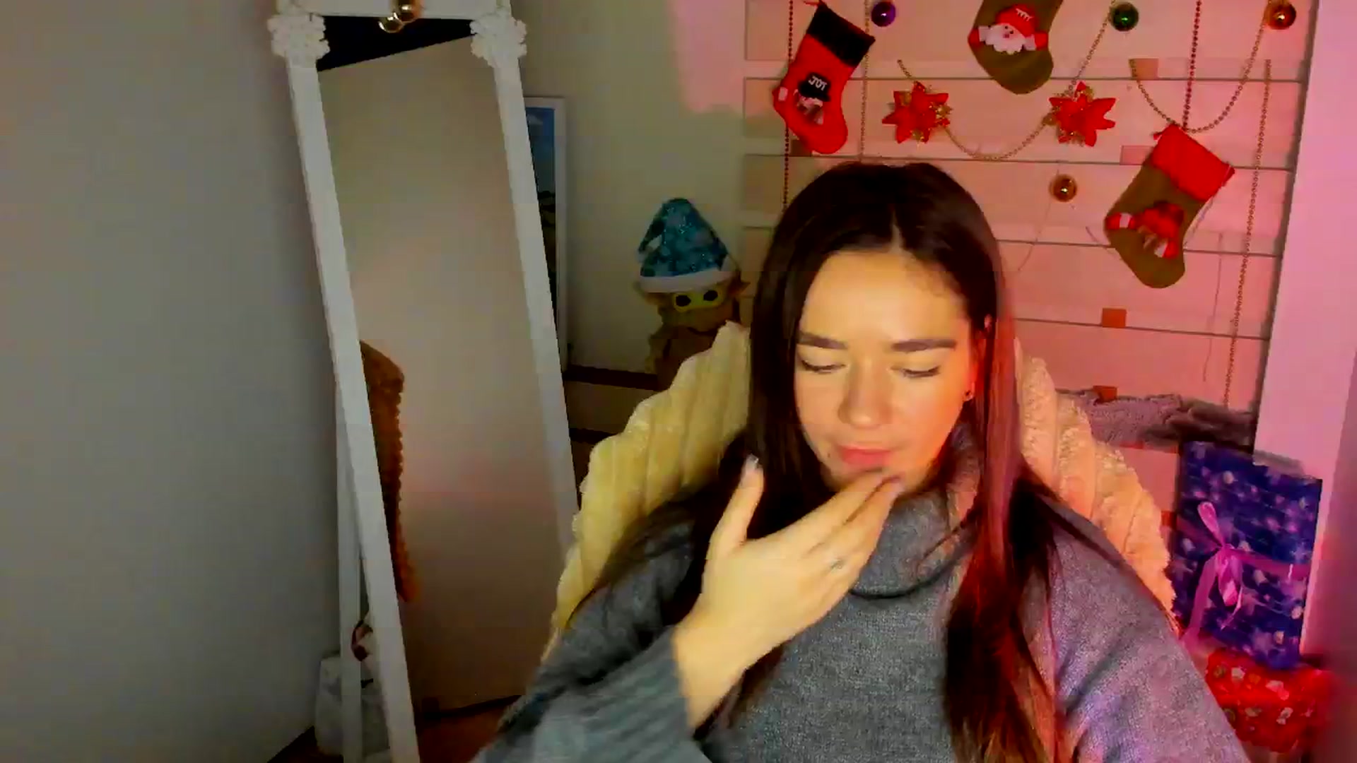 Gallery image thumbnail from KiraLove's myfreecams stream on, 12/06/2025, 12:34 image 8 of 20