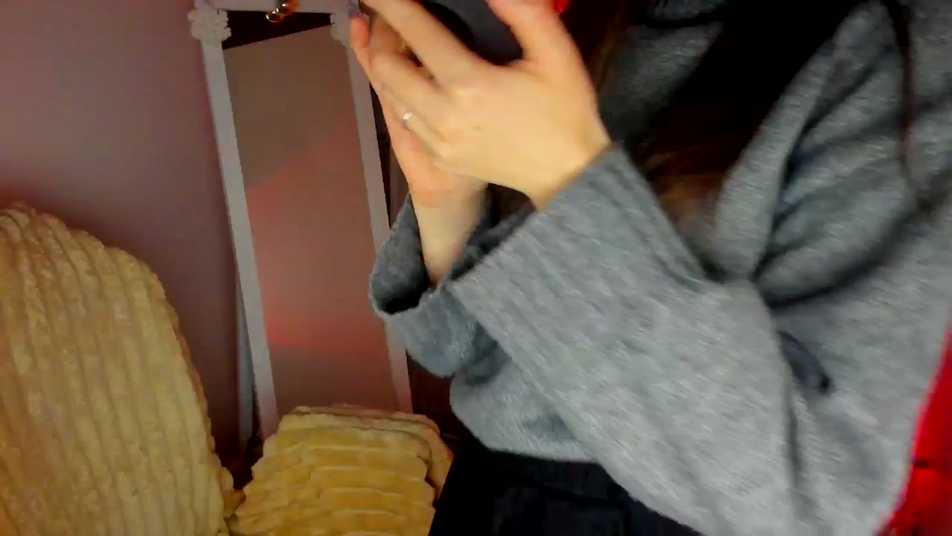Gallery image thumbnail from KiraLove's myfreecams stream on, 12/06/2025, 12:34 image 5 of 20