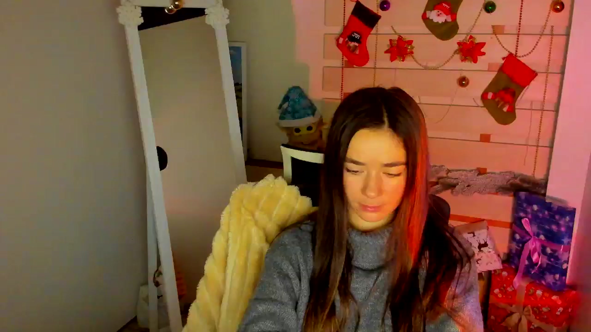 Gallery image thumbnail from KiraLove's myfreecams stream on, 12/06/2025, 12:34 image 16 of 20