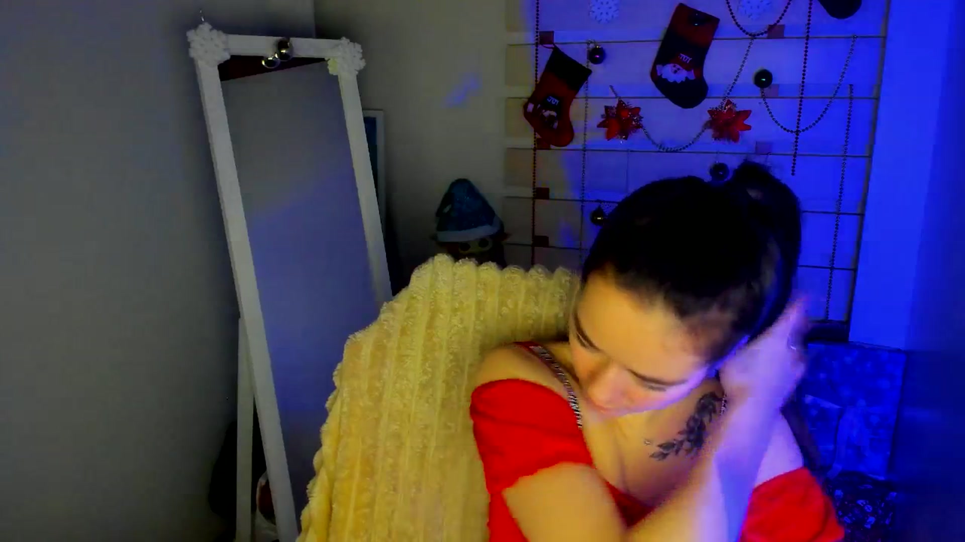 Gallery image thumbnail from KiraLove's myfreecams stream on, 12/13/2025, 13:04 image 16 of 20