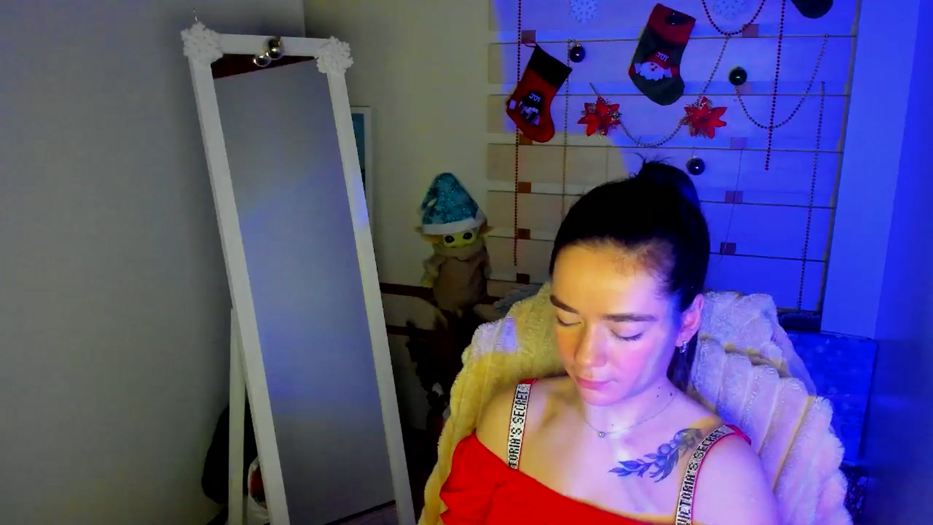 Gallery image thumbnail from KiraLove's myfreecams stream on, 12/13/2025, 13:04 image 6 of 20